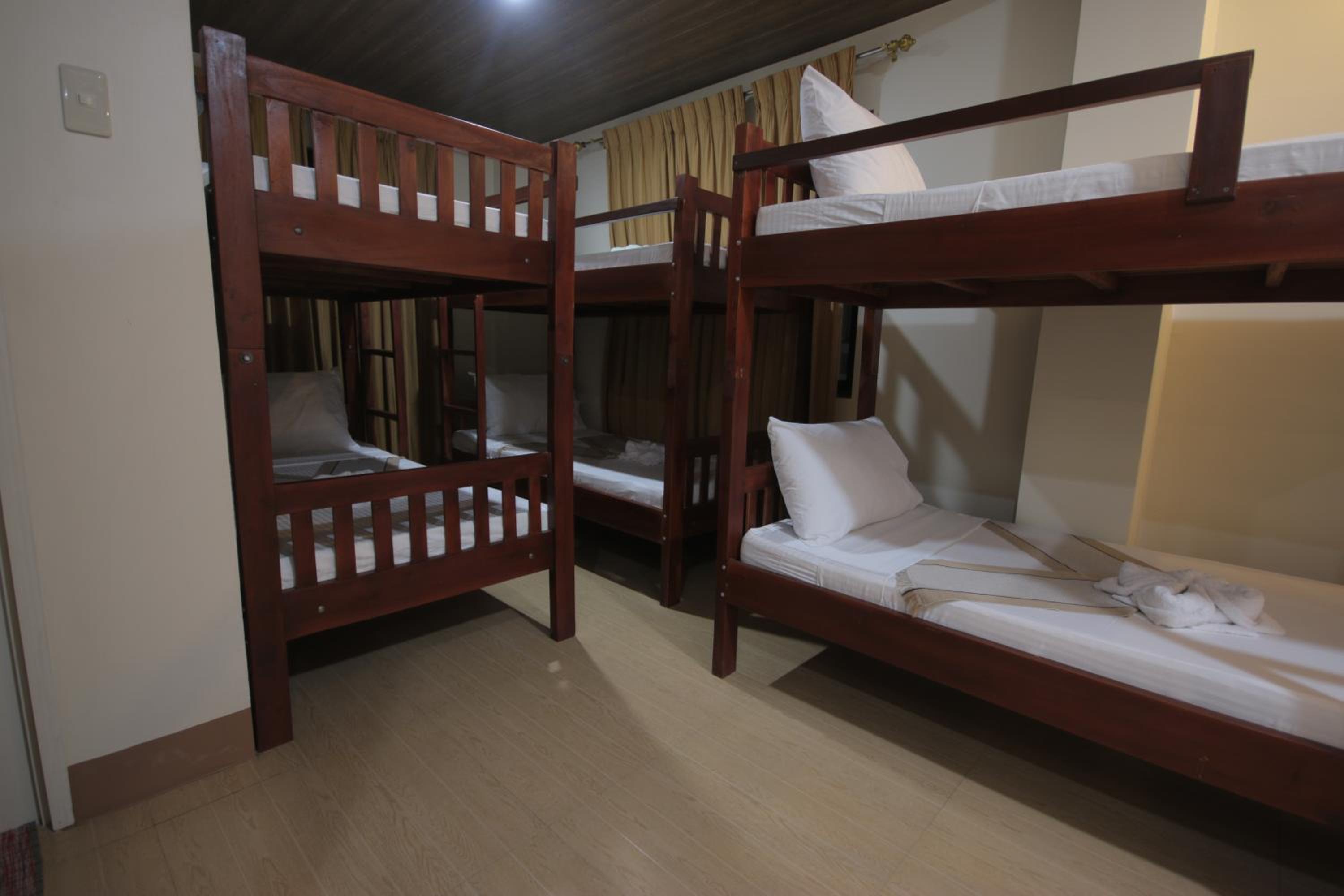 8-Bed Mixed Dormitory Room photo 2
