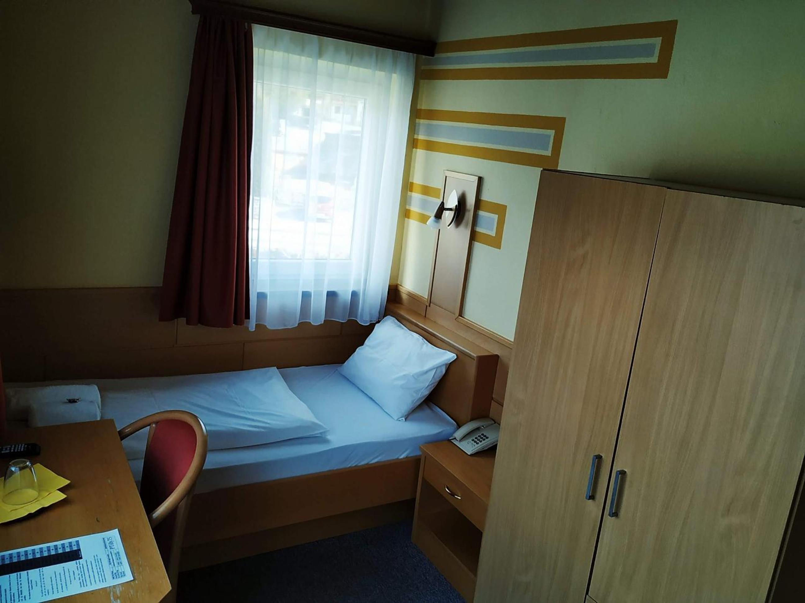 Single Room photo 3
