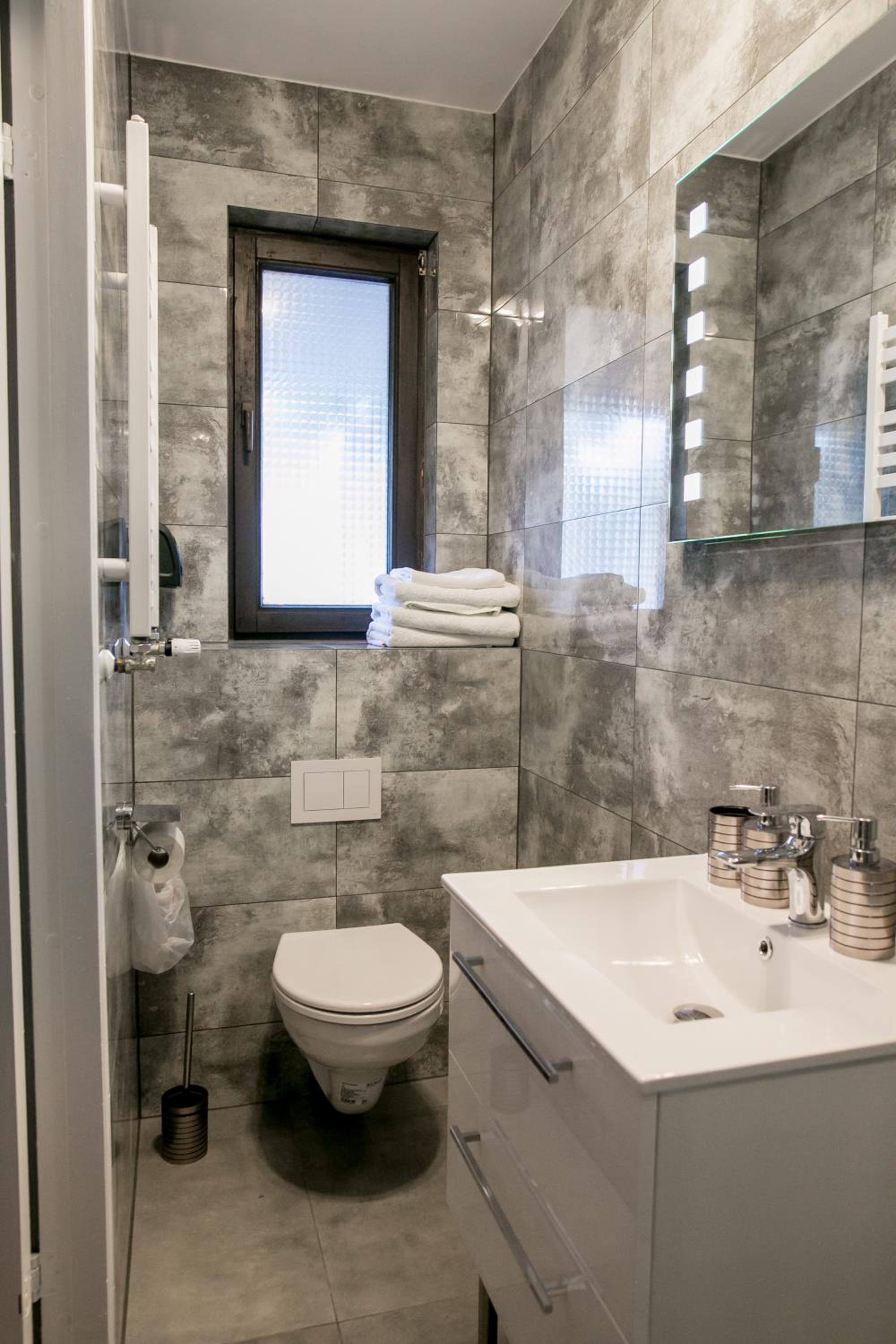Double Room - Photo 6