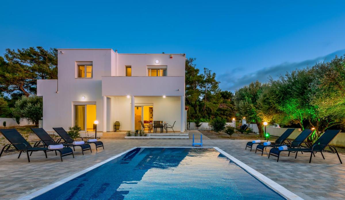Villa photo 2