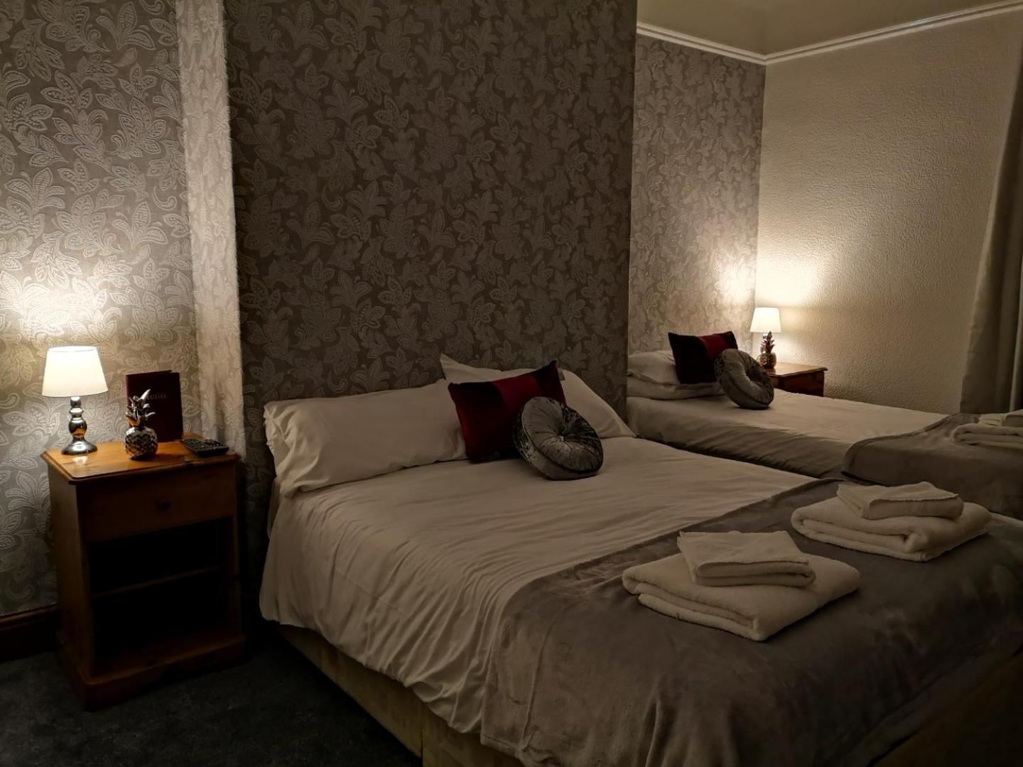 Family Room - Photo 6