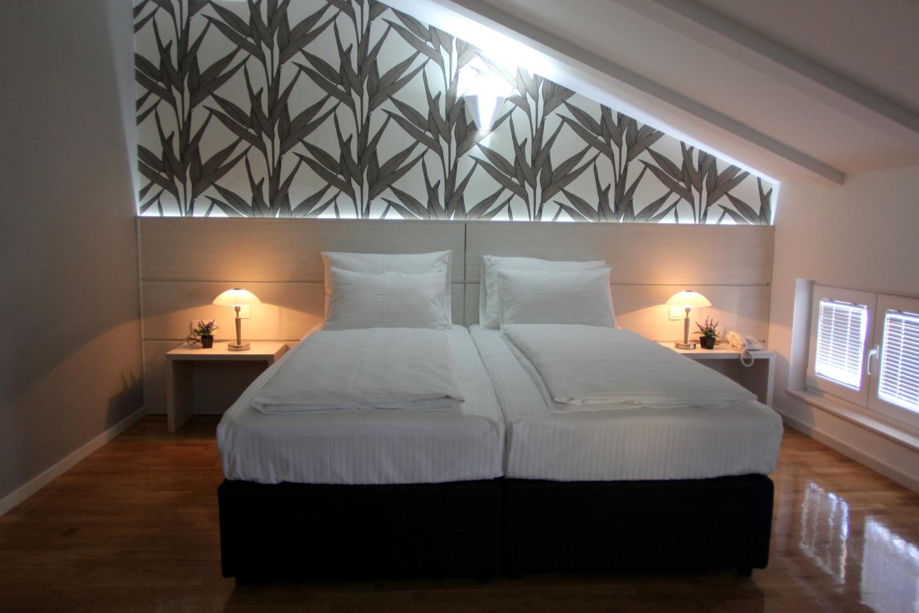 Basic Triple Room photo 3