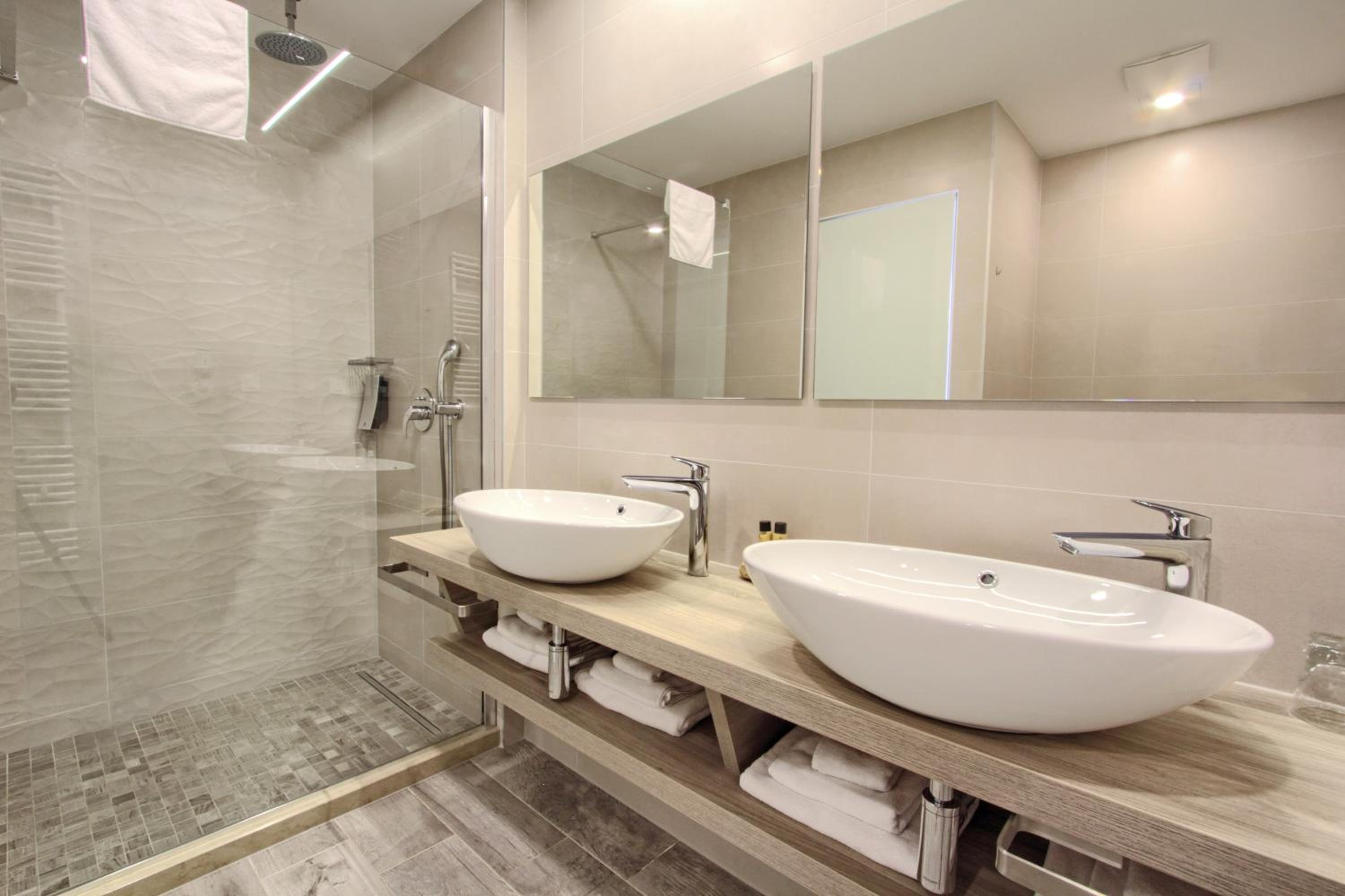 Premium Two-Bedroom Suite with Balcony and Sea View photo 3