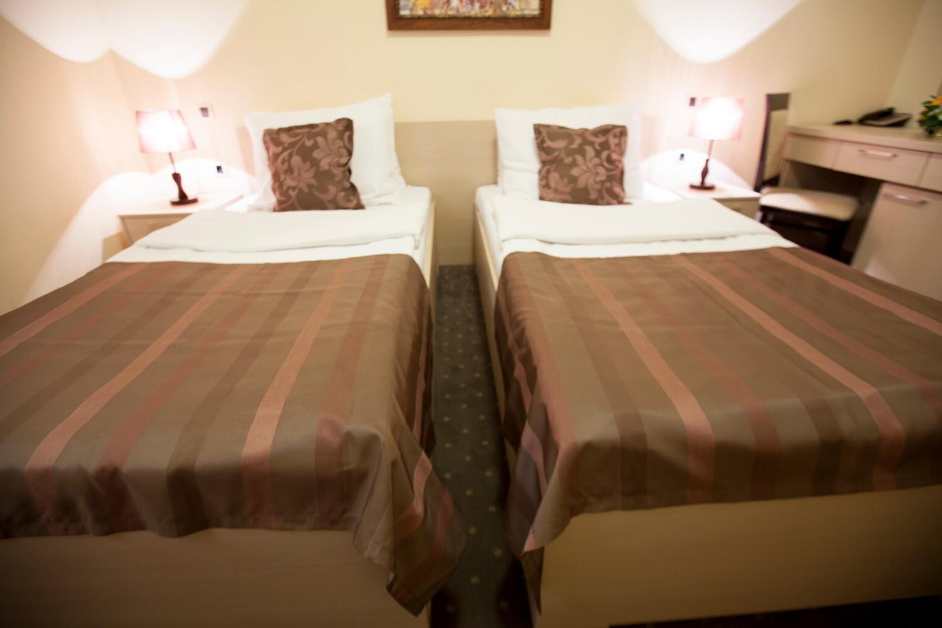 Twin Room - Photo 2