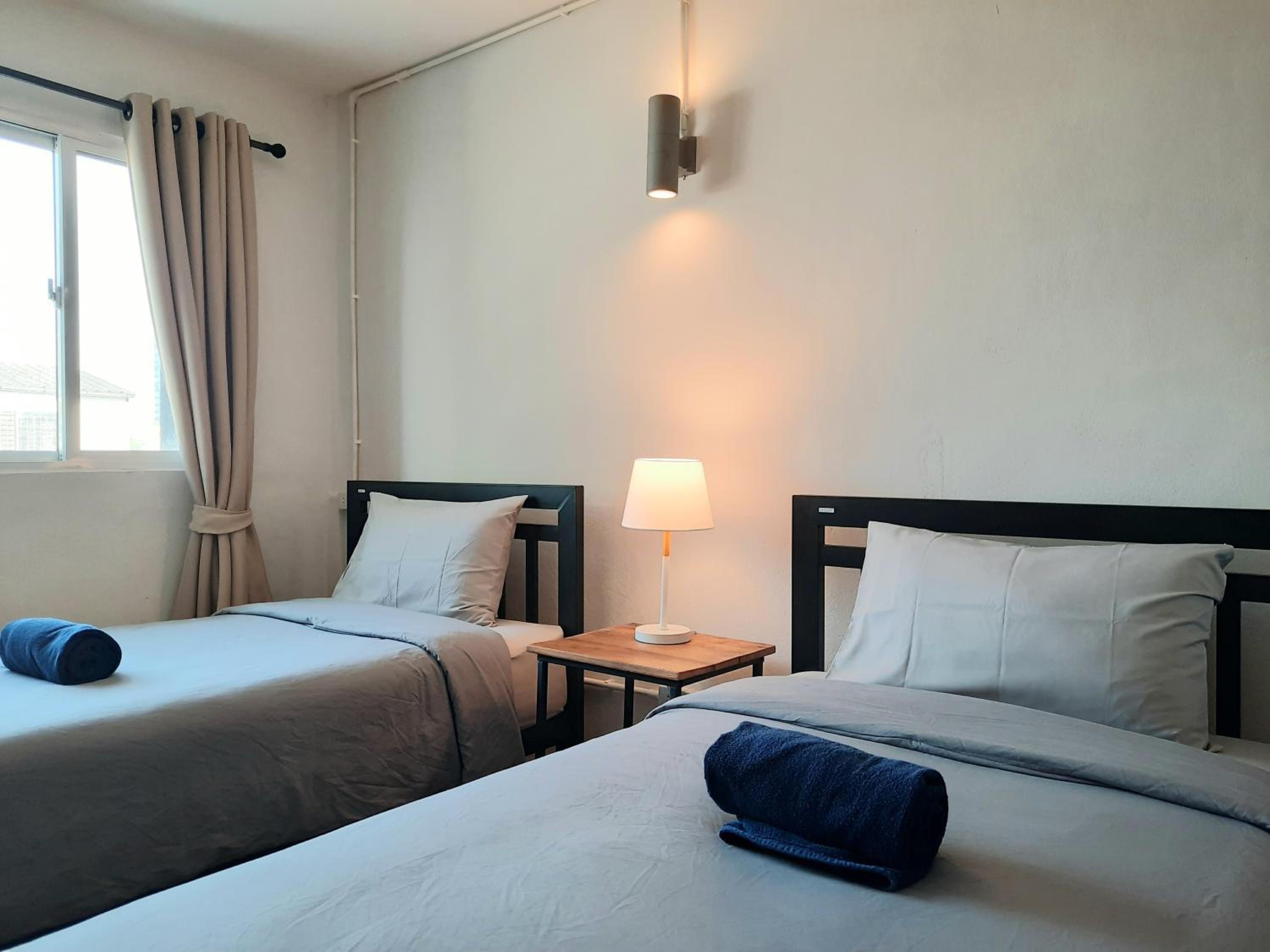 Standard Twin Room (Female Only) photo 3