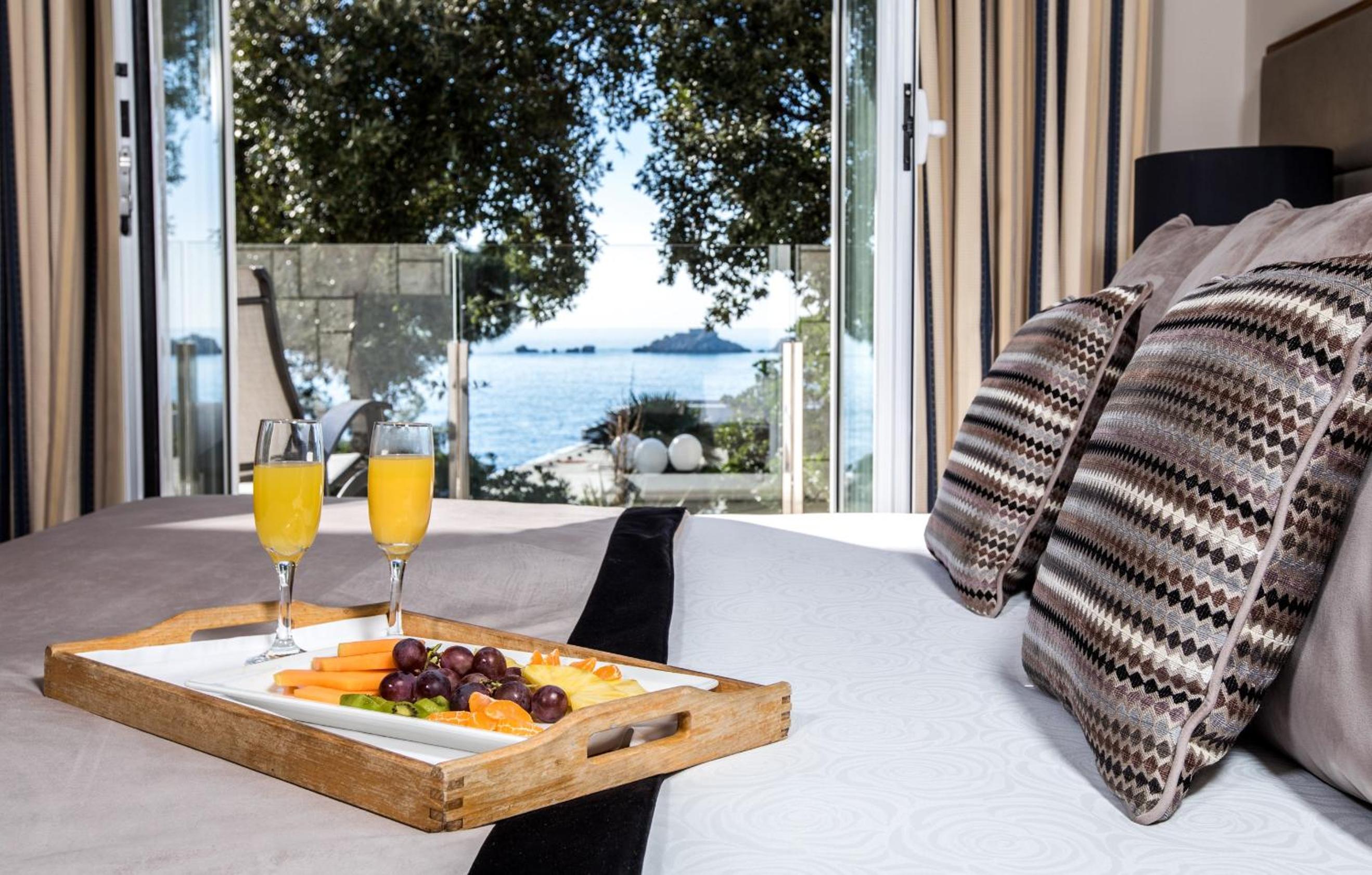 Luxury Double or Twin Room with Balcony and Sea View