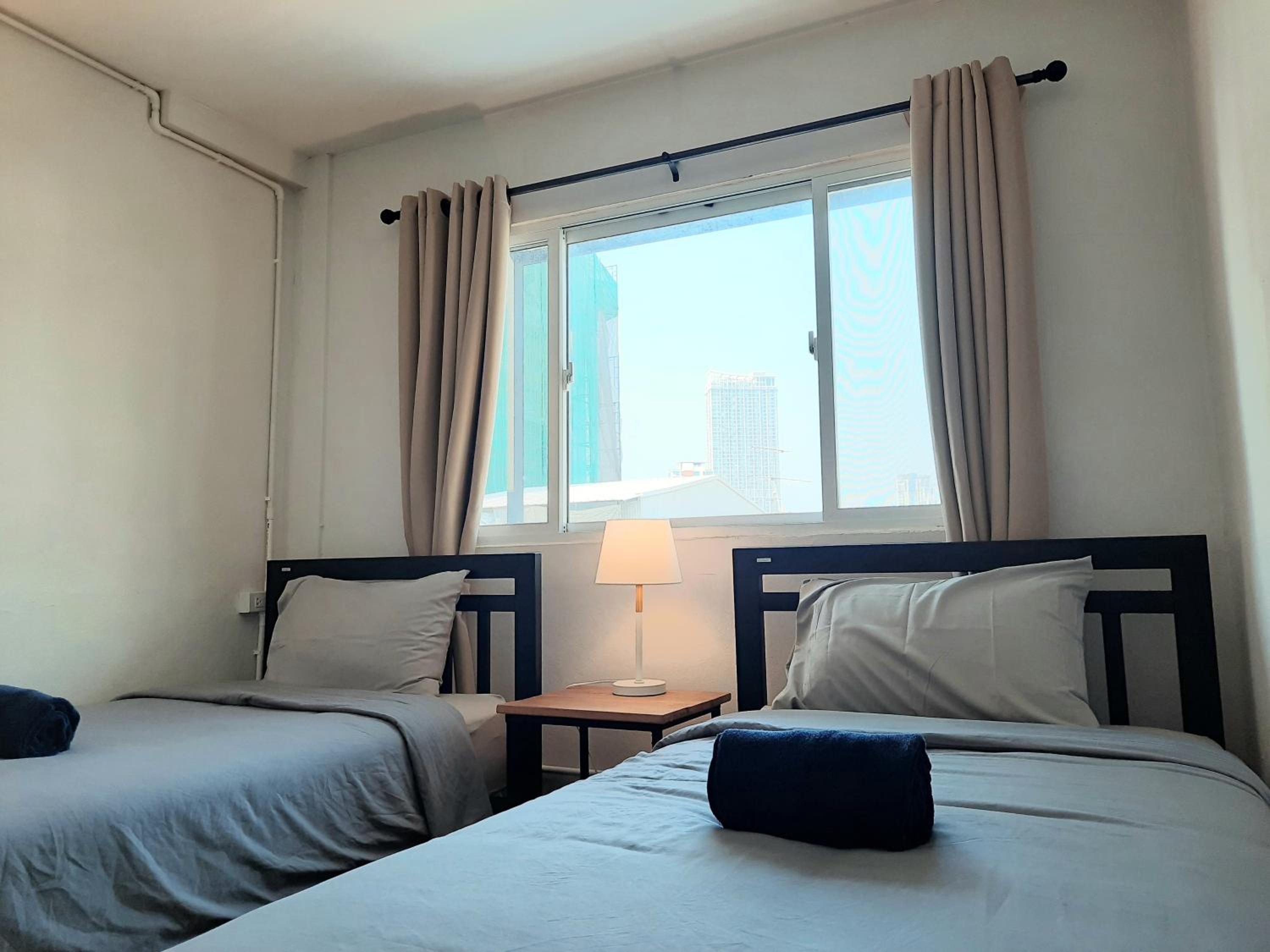 Small Twin Room (Female only)