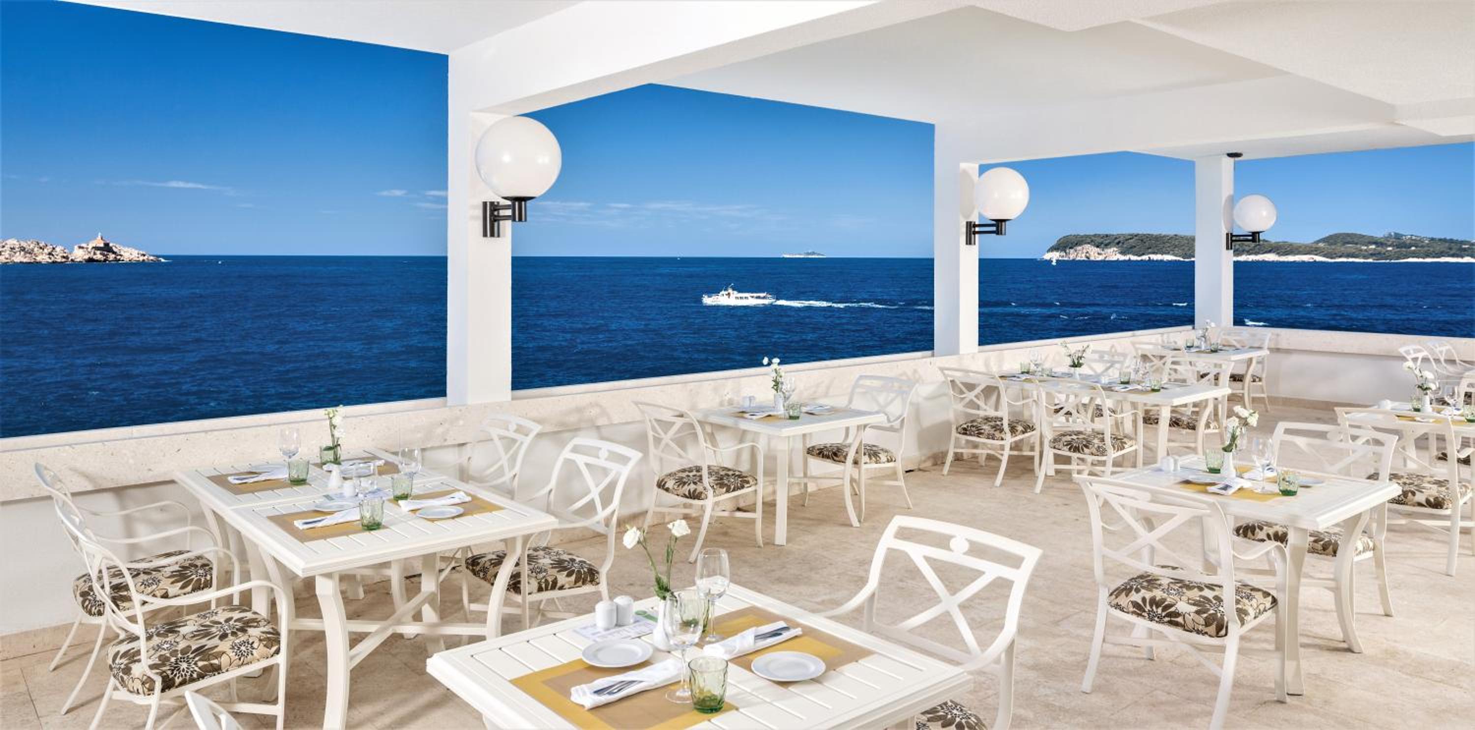 Royal Sky Room with Sea View and Balcony