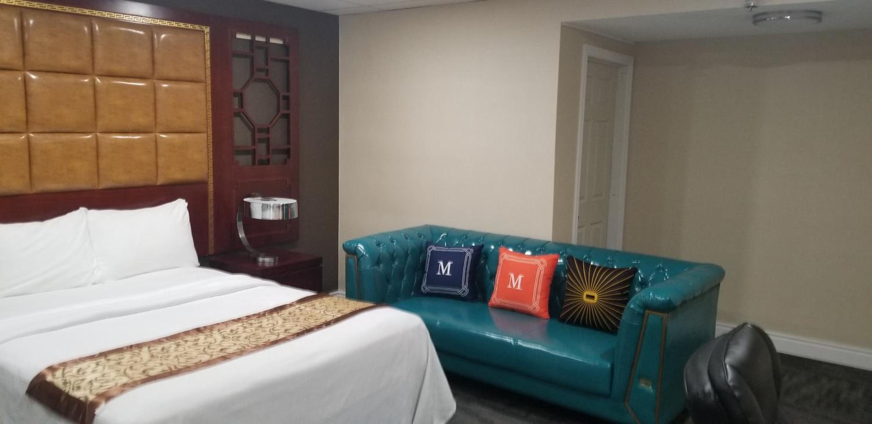 King Room - Non-Smoking - Photo 14