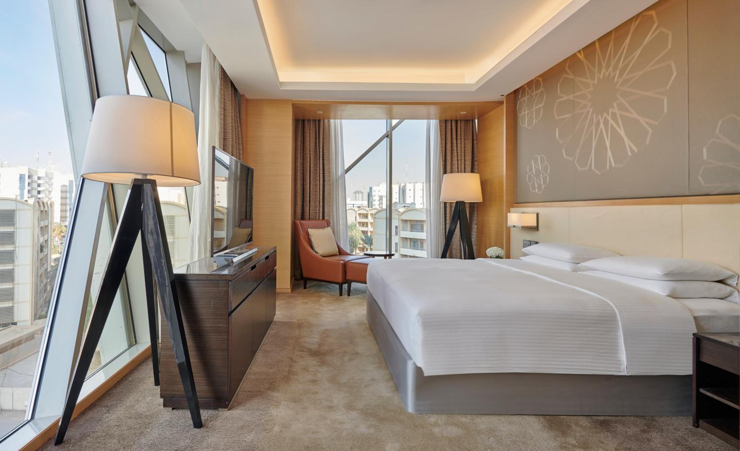 Executive Suite thumbnail 6
