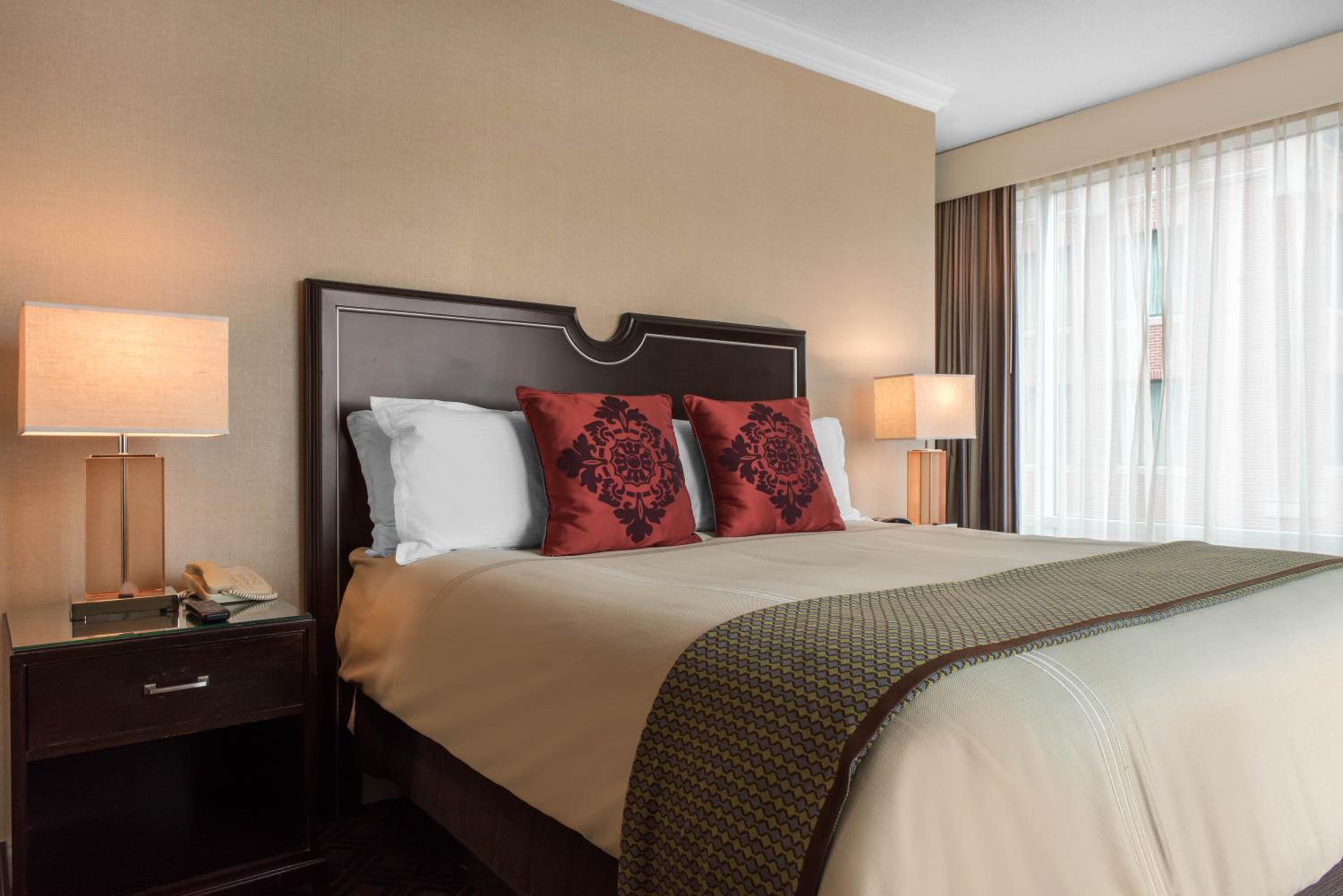 Plaza Suite - 1 King Bed - Photo 8