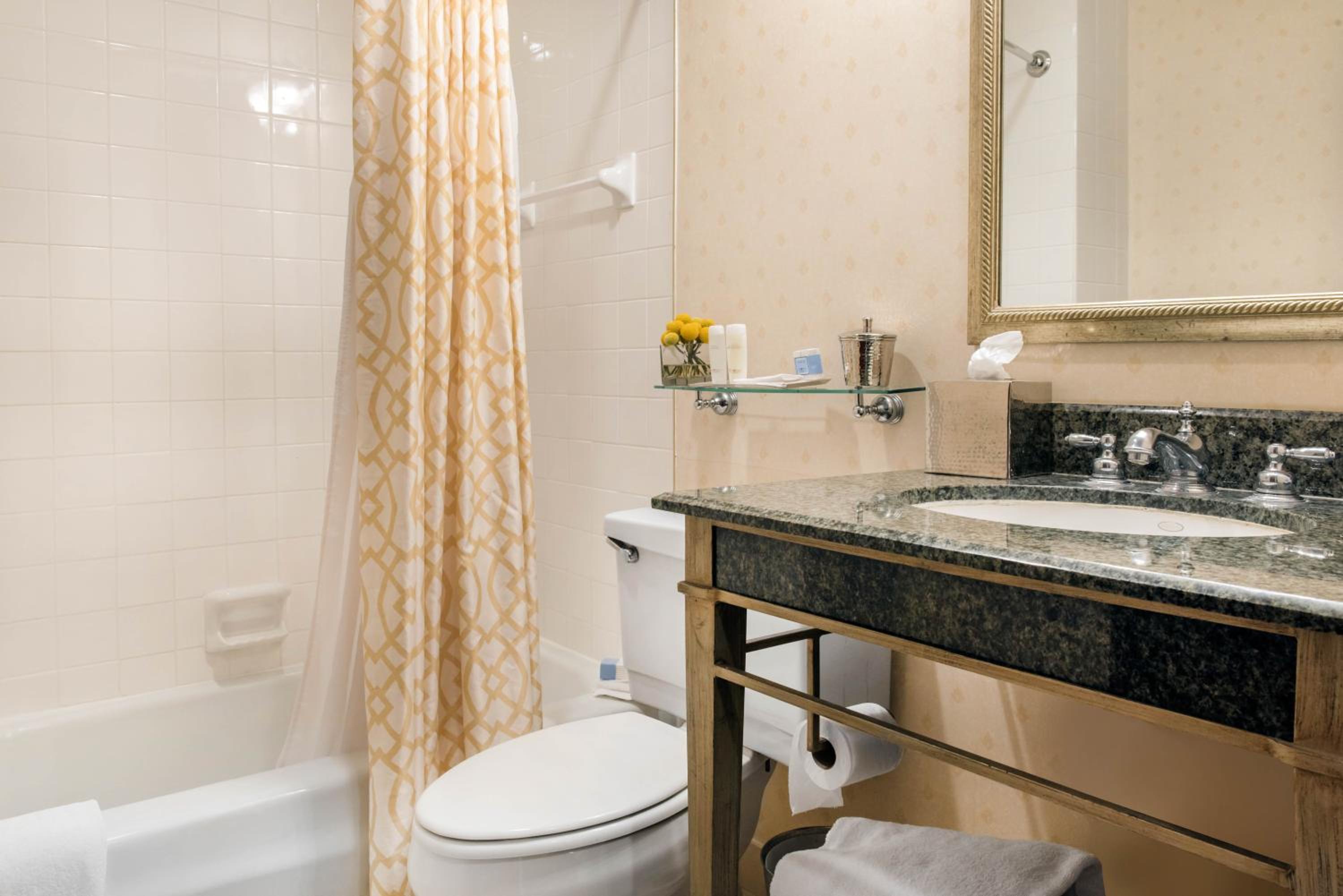 Deluxe Queen Room - Photo 4