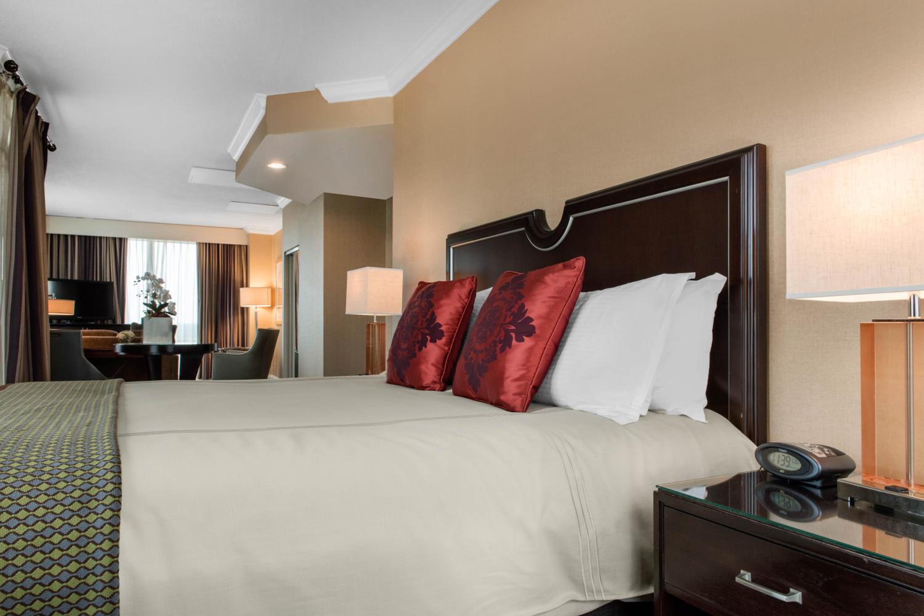Plaza Suite - 1 King Bed - Photo 1