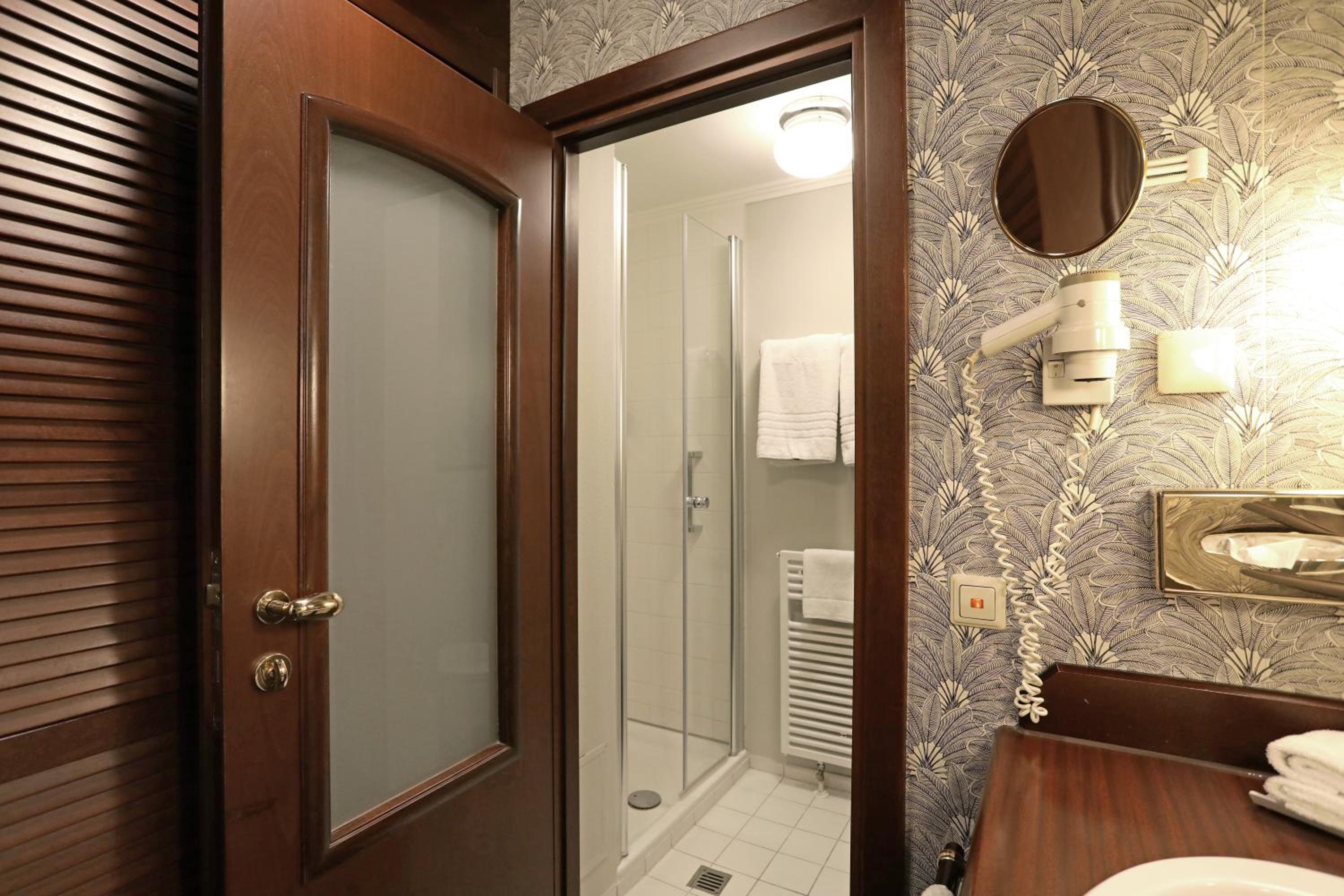 Standard Double Room - Photo 5