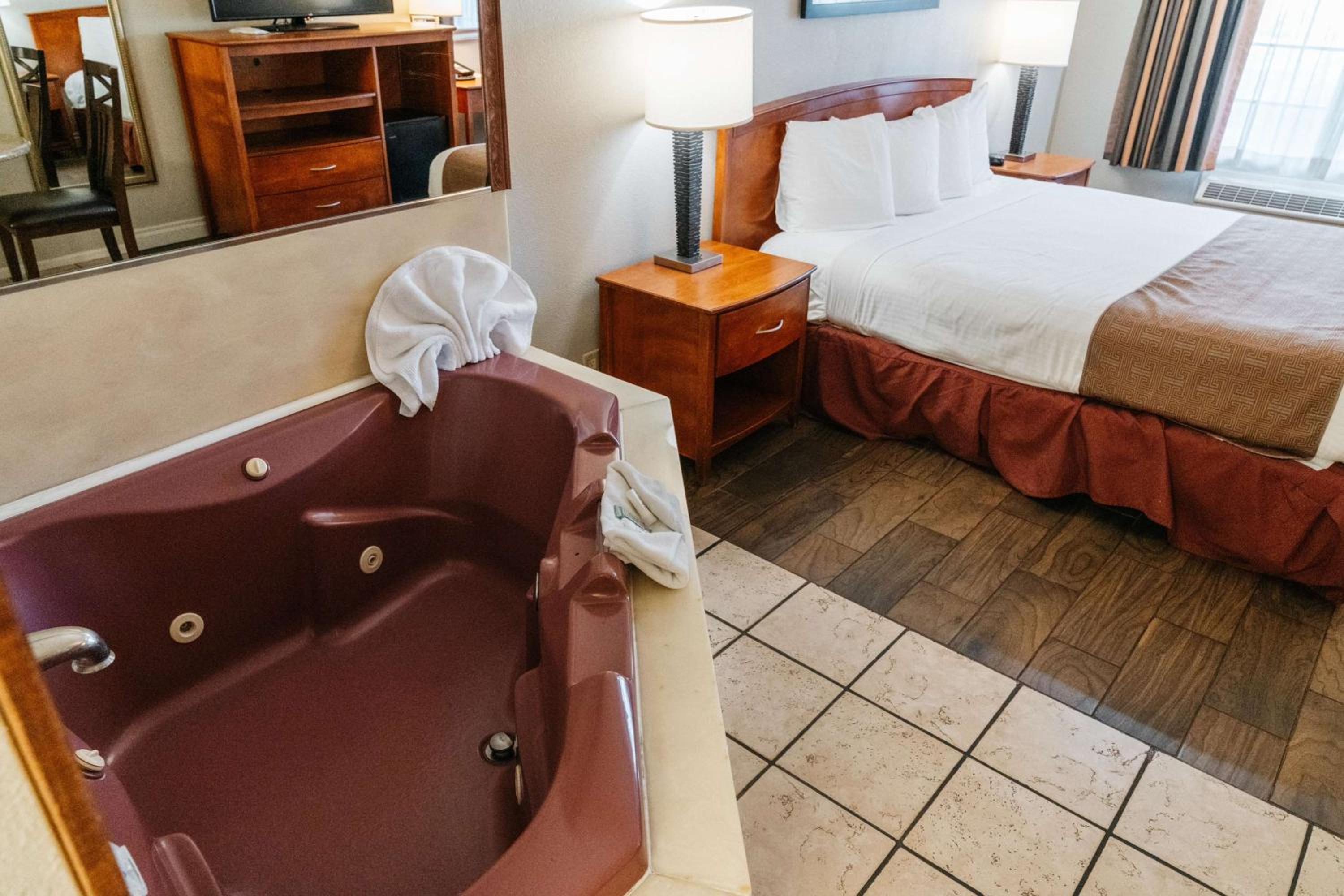 King Room with Spa Bath - Photo 5