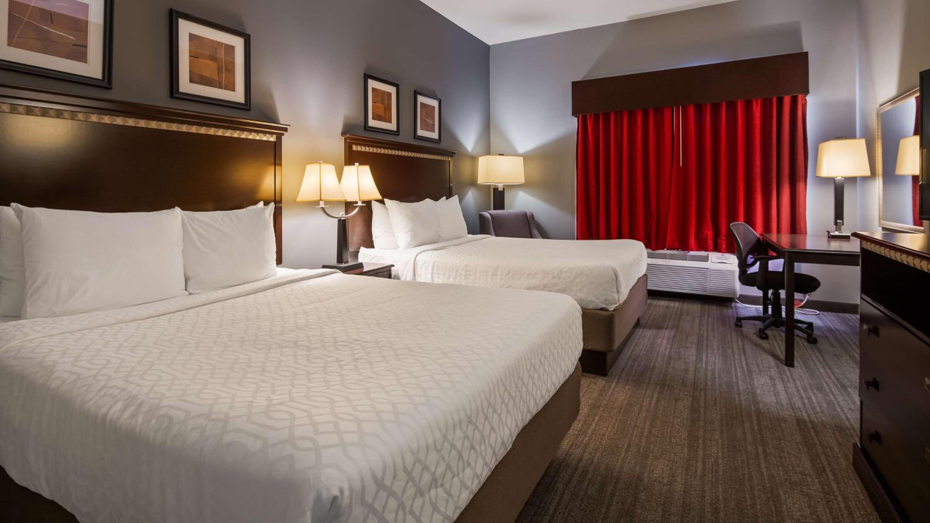 Queen Room With Two Queen Beds - Non-Smoking photo 1