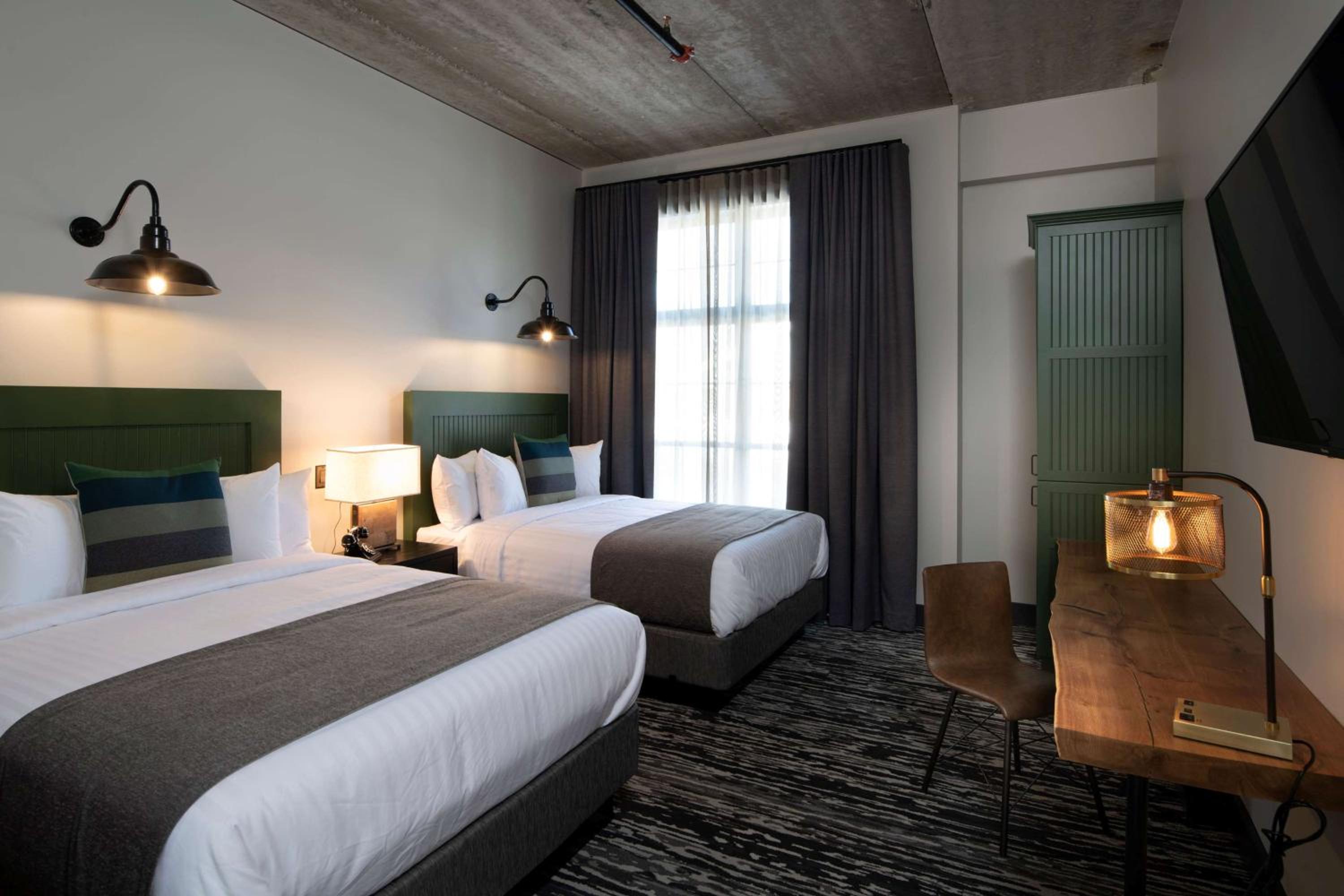 Queen Room with Two Queen Beds - Non-Smoking - Photo 1