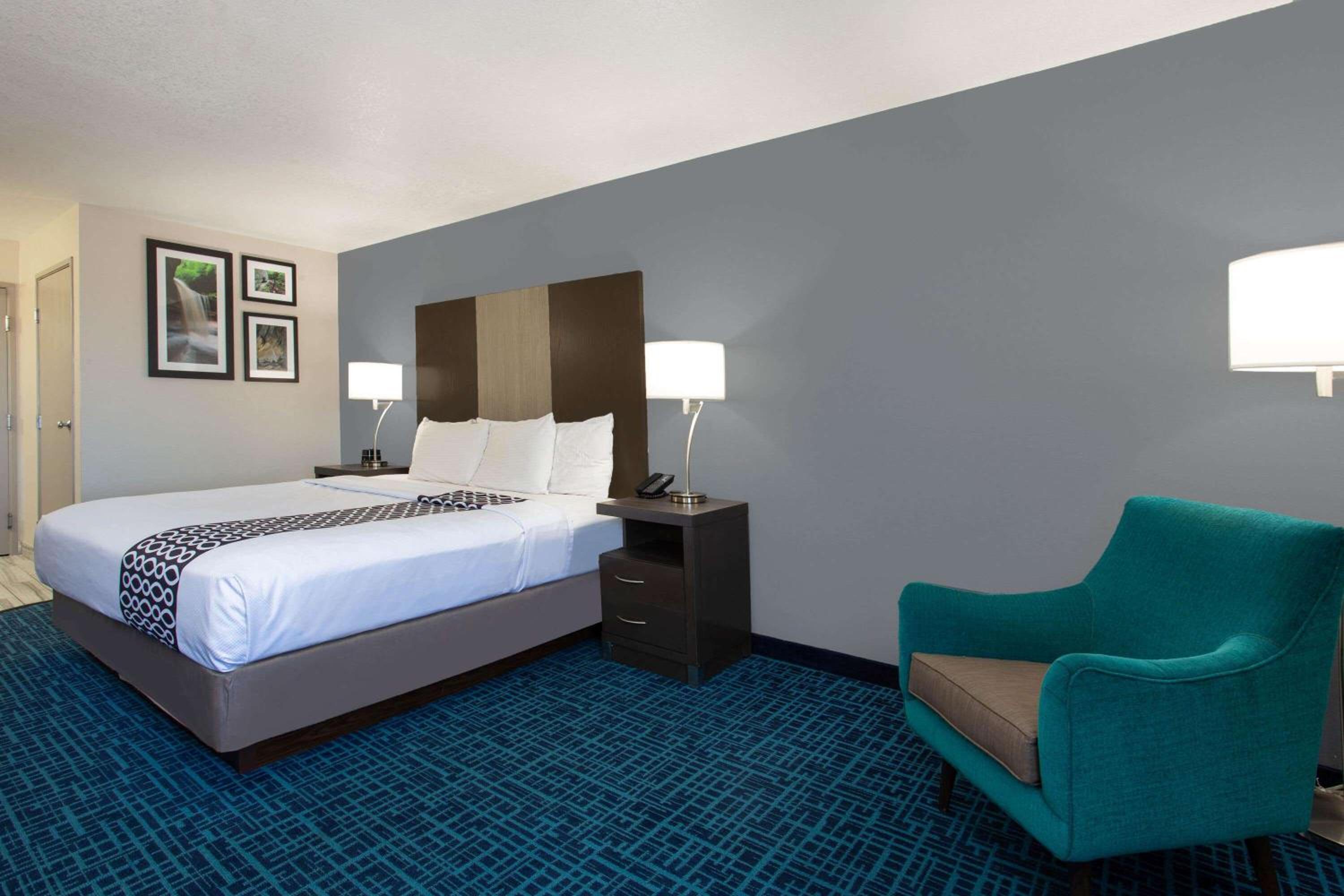 King Room - Non-Smoking - Photo 2