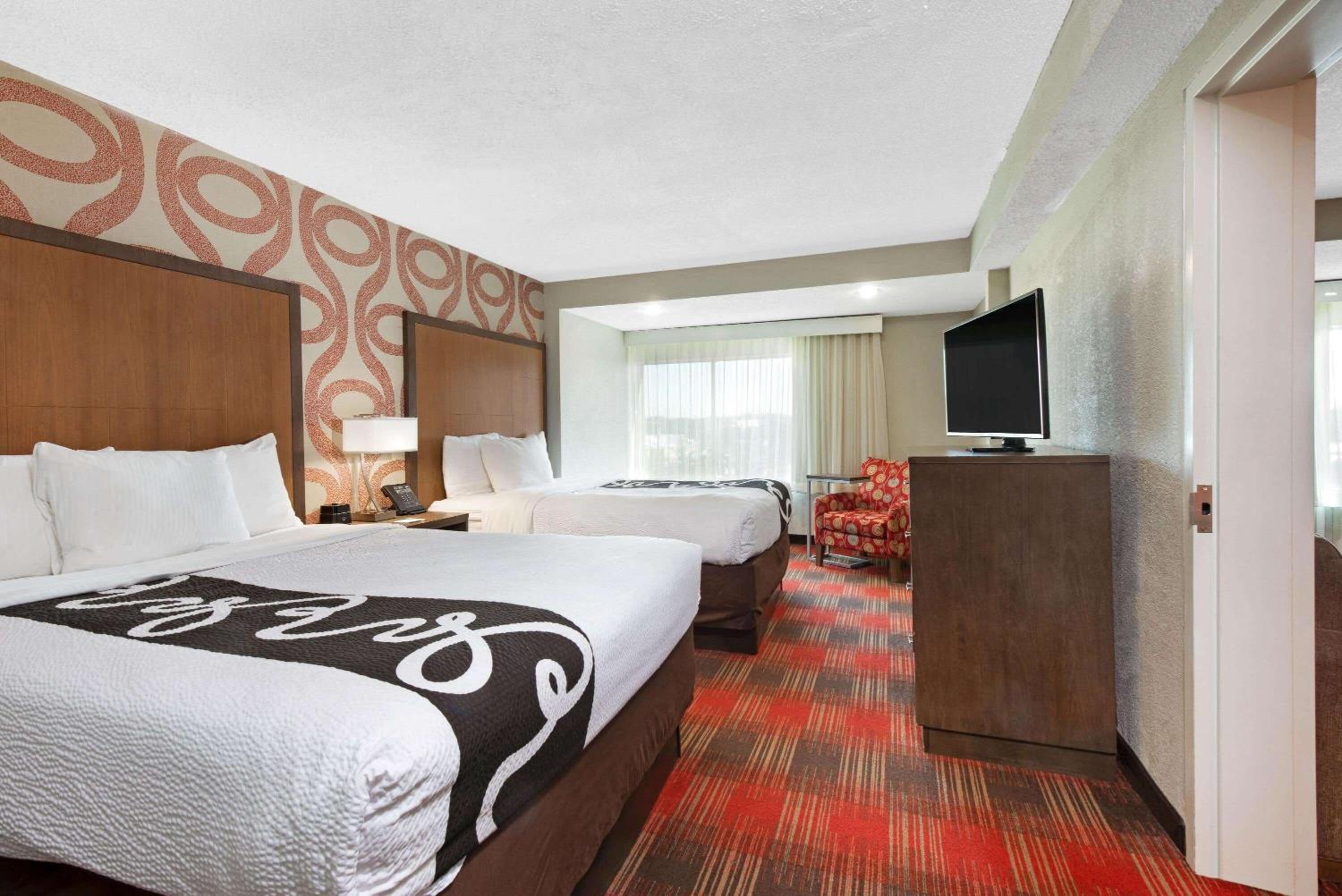 One-Bedroom Suite with Two Queen Beds - Non-Smoking - Photo 3