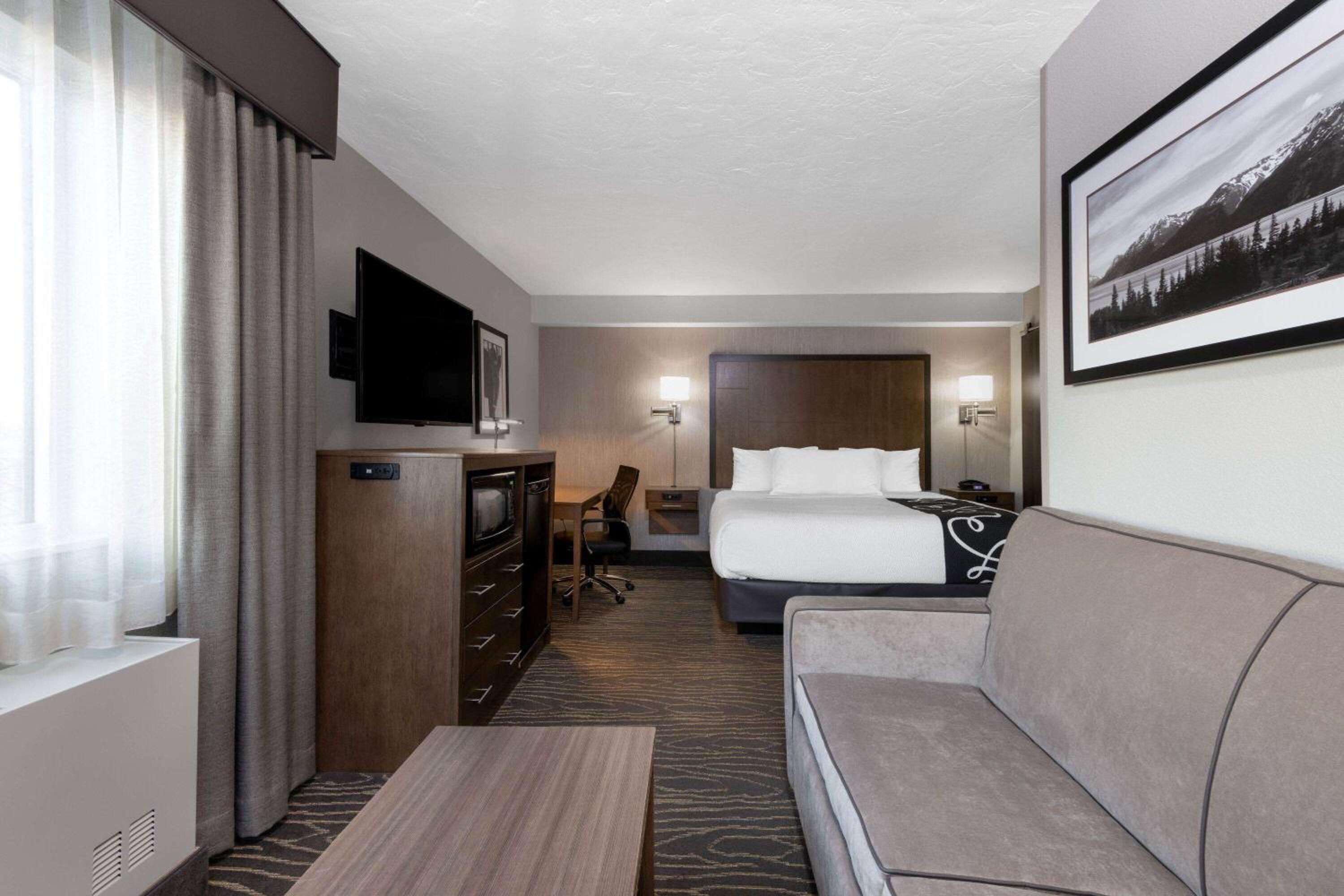 Executive King Room with Sofa Bed - Photo 1