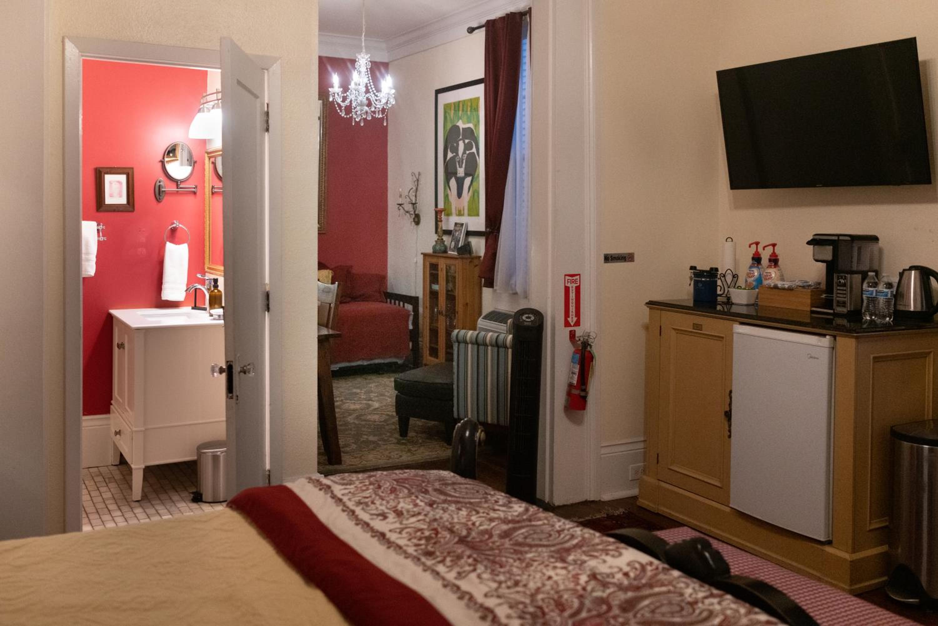 King Suite - Photo 5