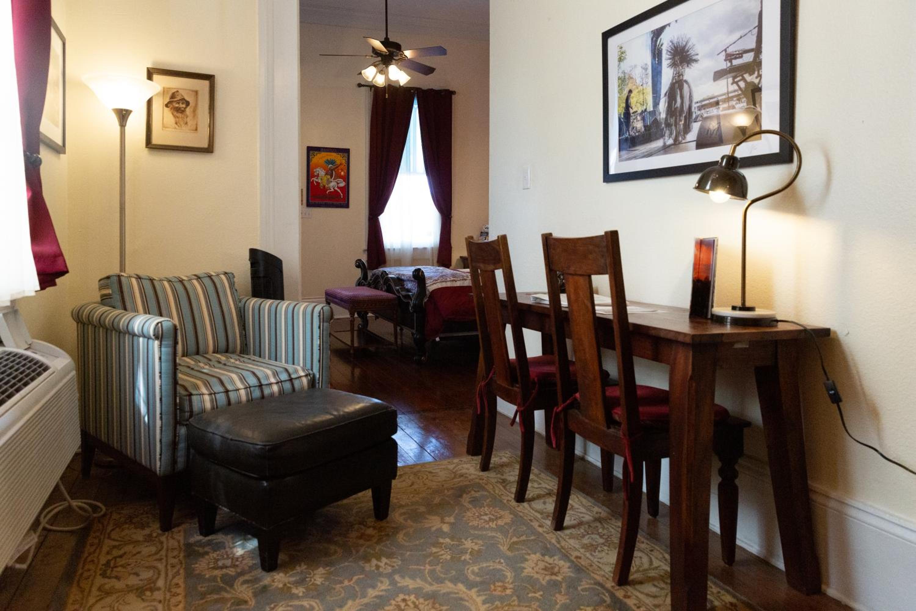 King Suite - Photo 6