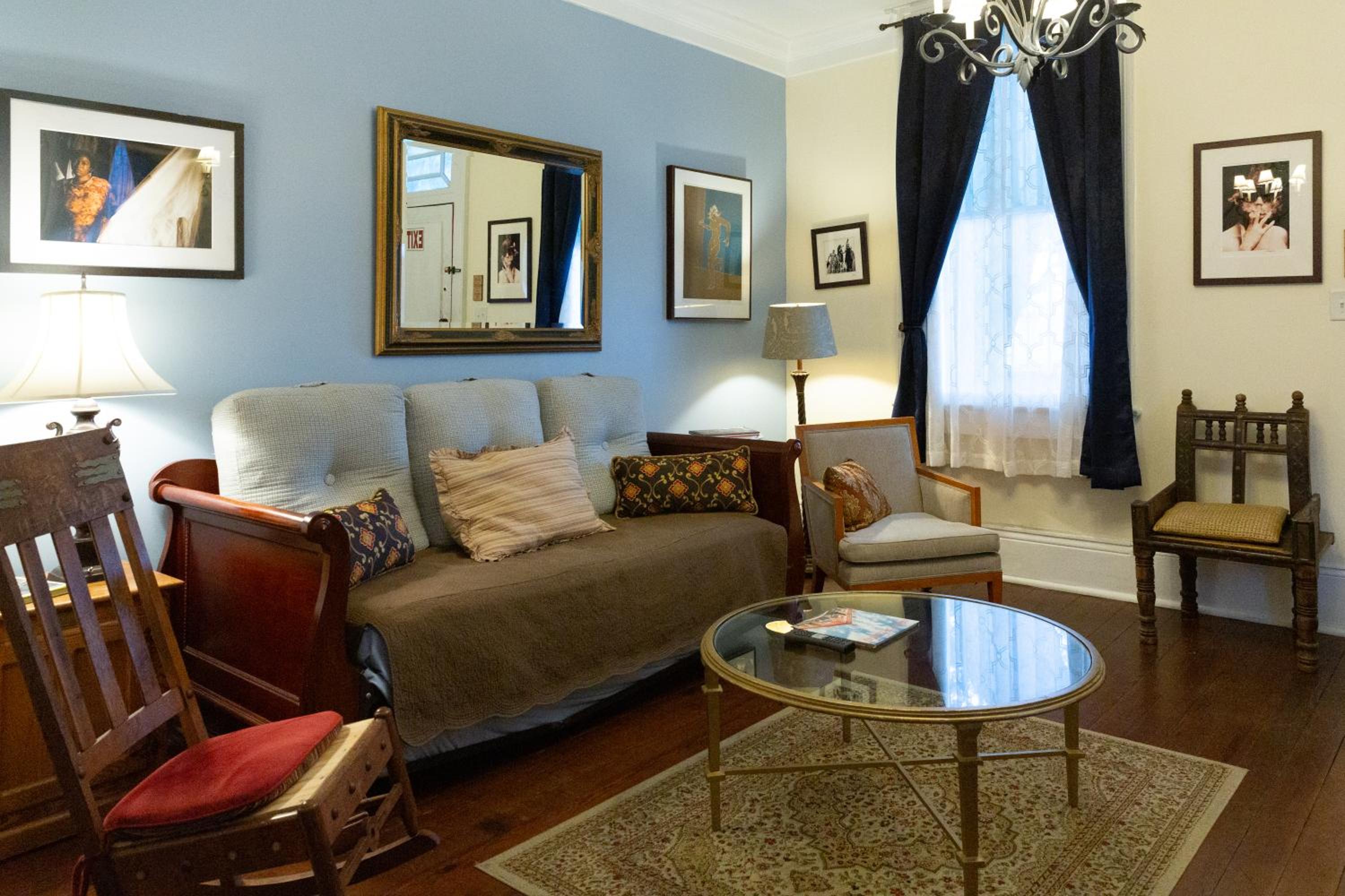 Deluxe King Suite - Photo 5