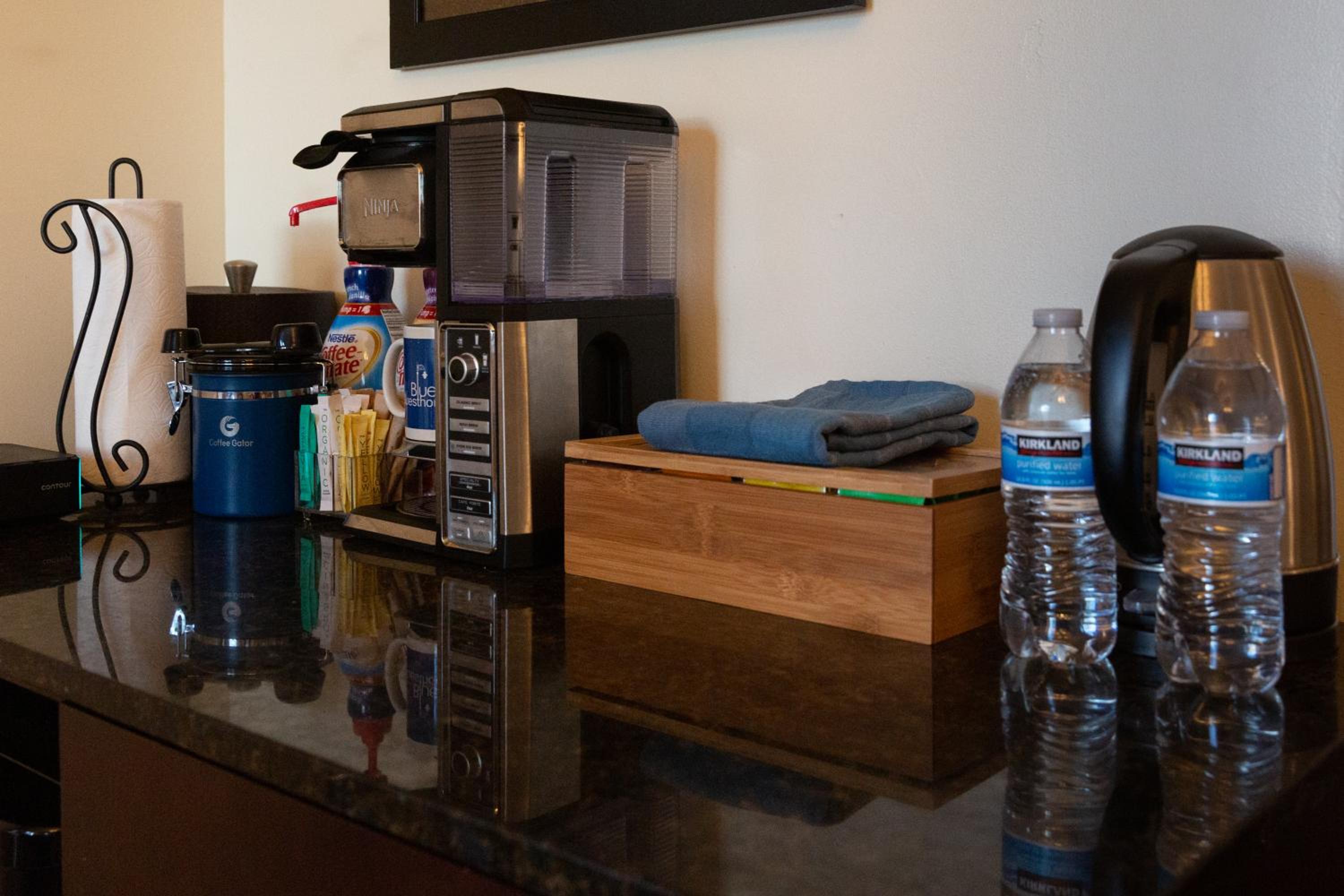 Deluxe King Suite - Photo 6
