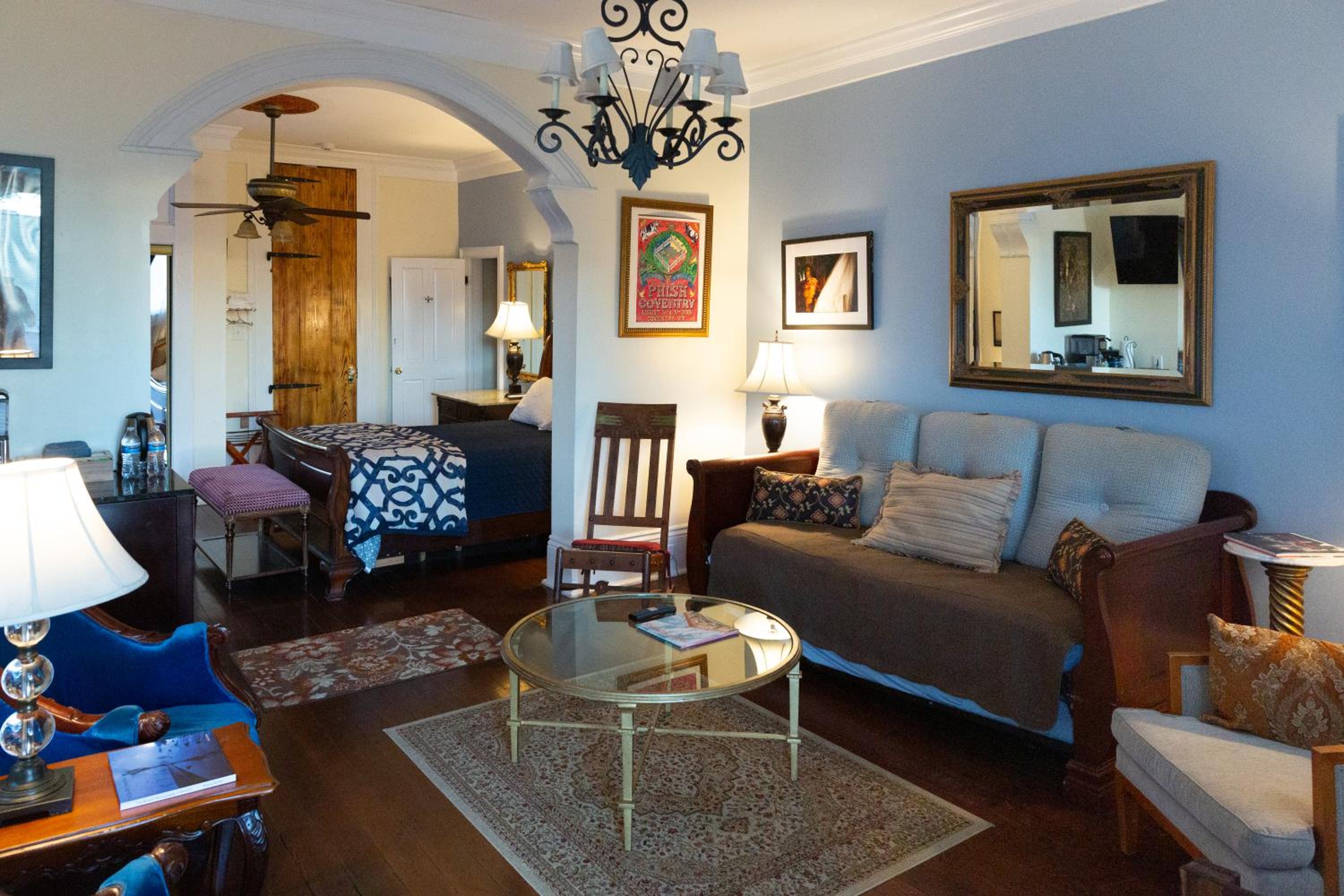 Deluxe King Suite - Photo 4