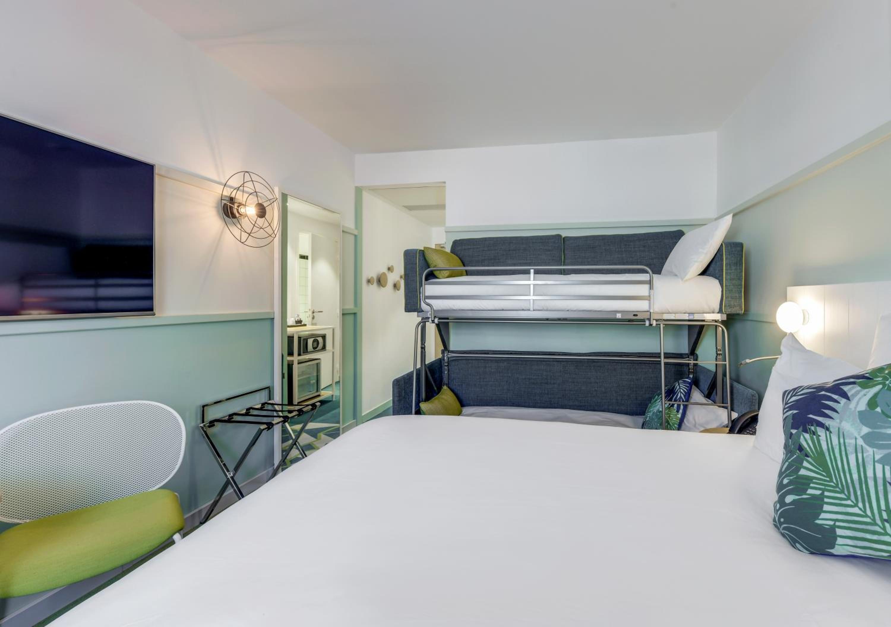 Classic Family Double Room with Two Bunk Beds - Photo 1