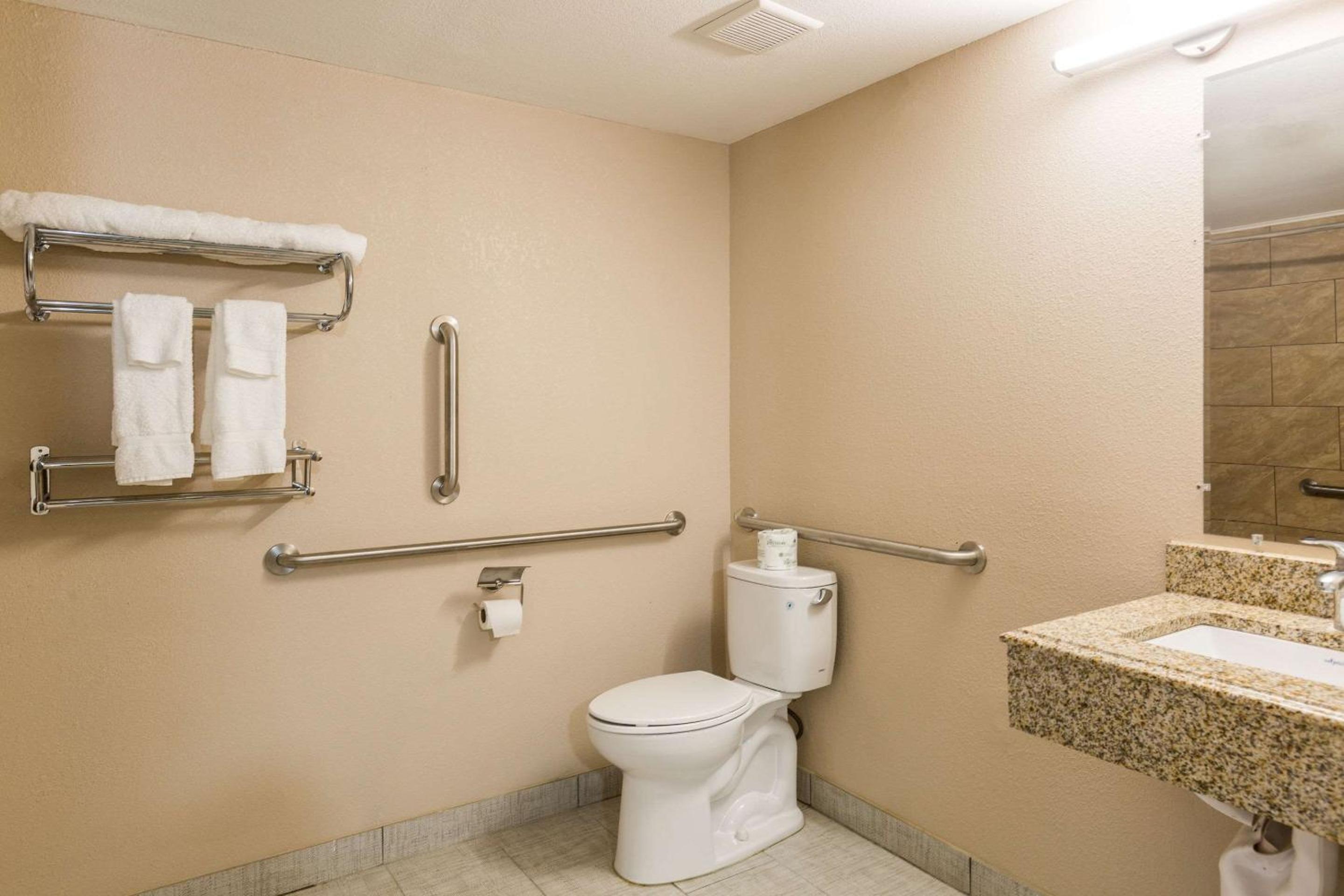 Deluxe King Room - Photo 5