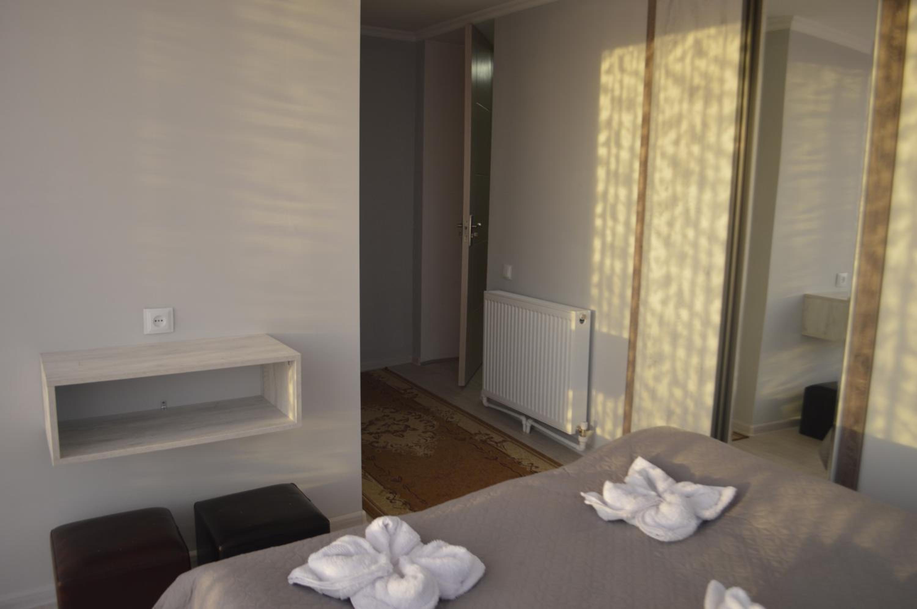 Family Room with Bathroom photo 3