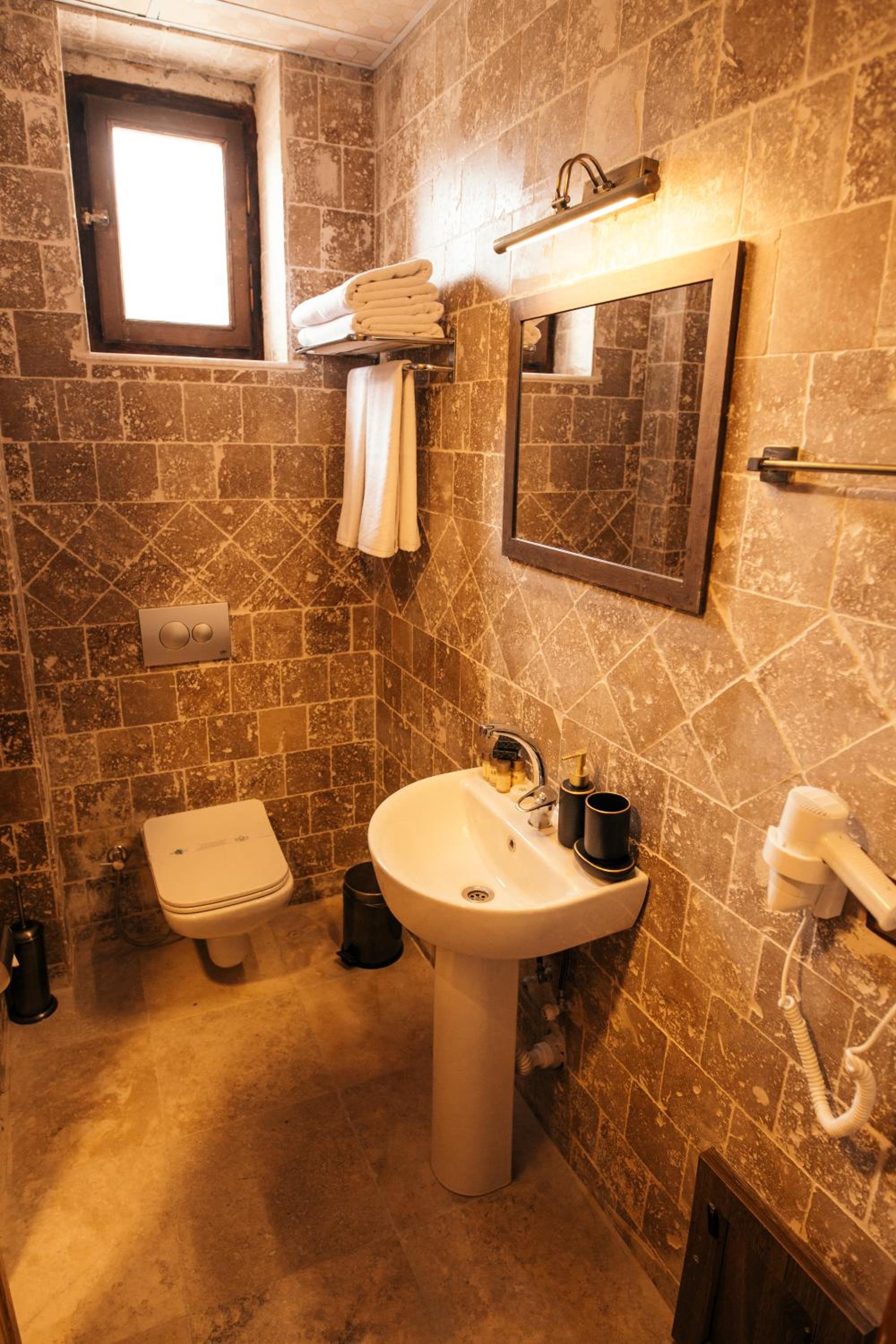 Standard Double Room - Photo 7