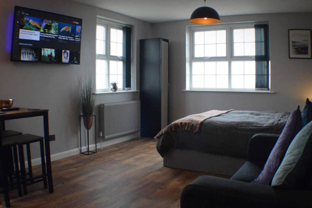 Studio Apartment photo 1