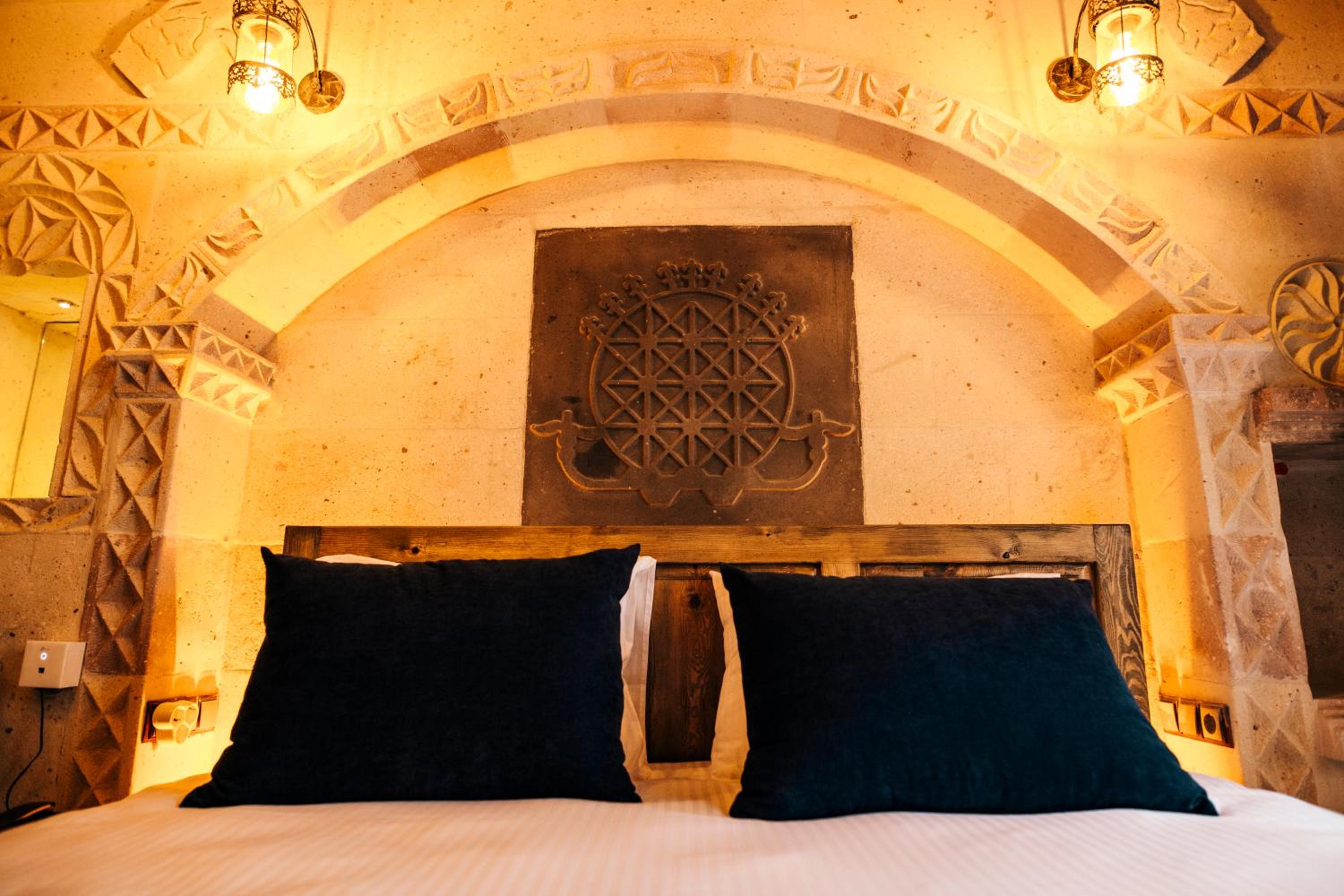Standard Double Room - Photo 11
