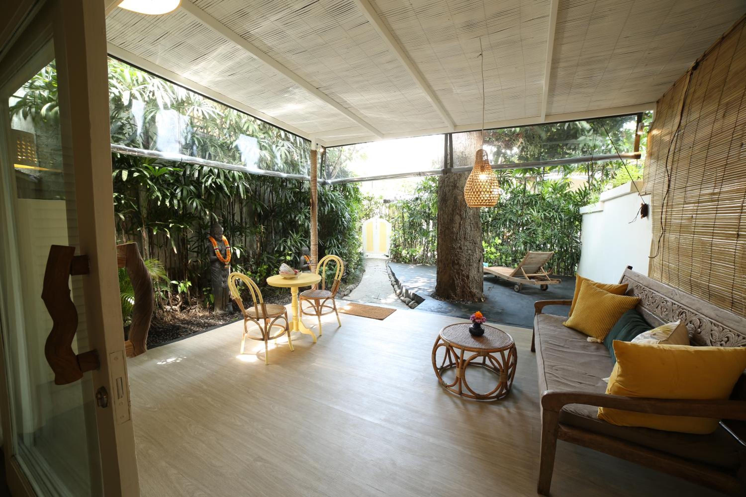 Deluxe Double Room with Balcony - Photo 4