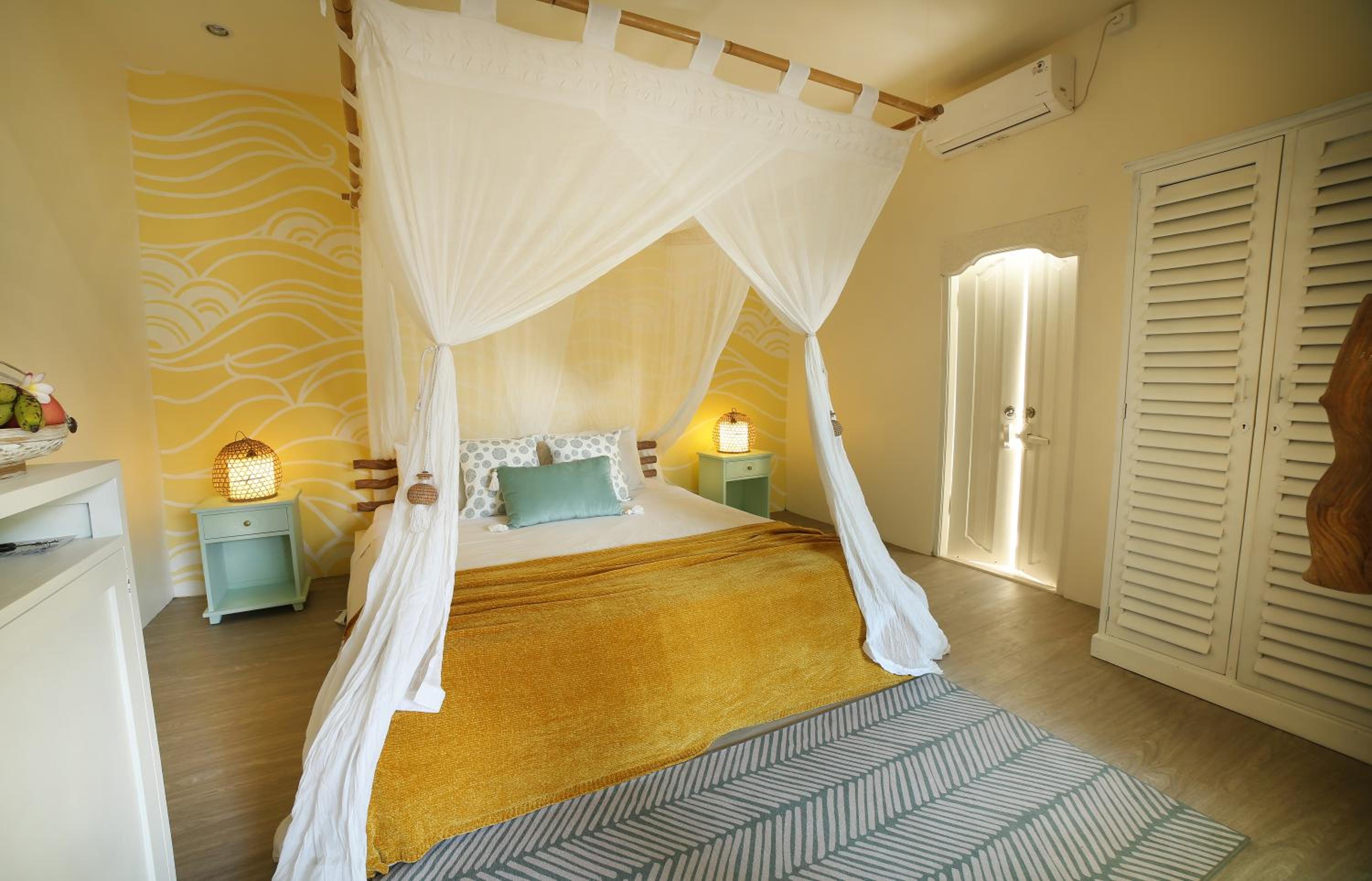 Deluxe Double Room with Balcony - Photo 3