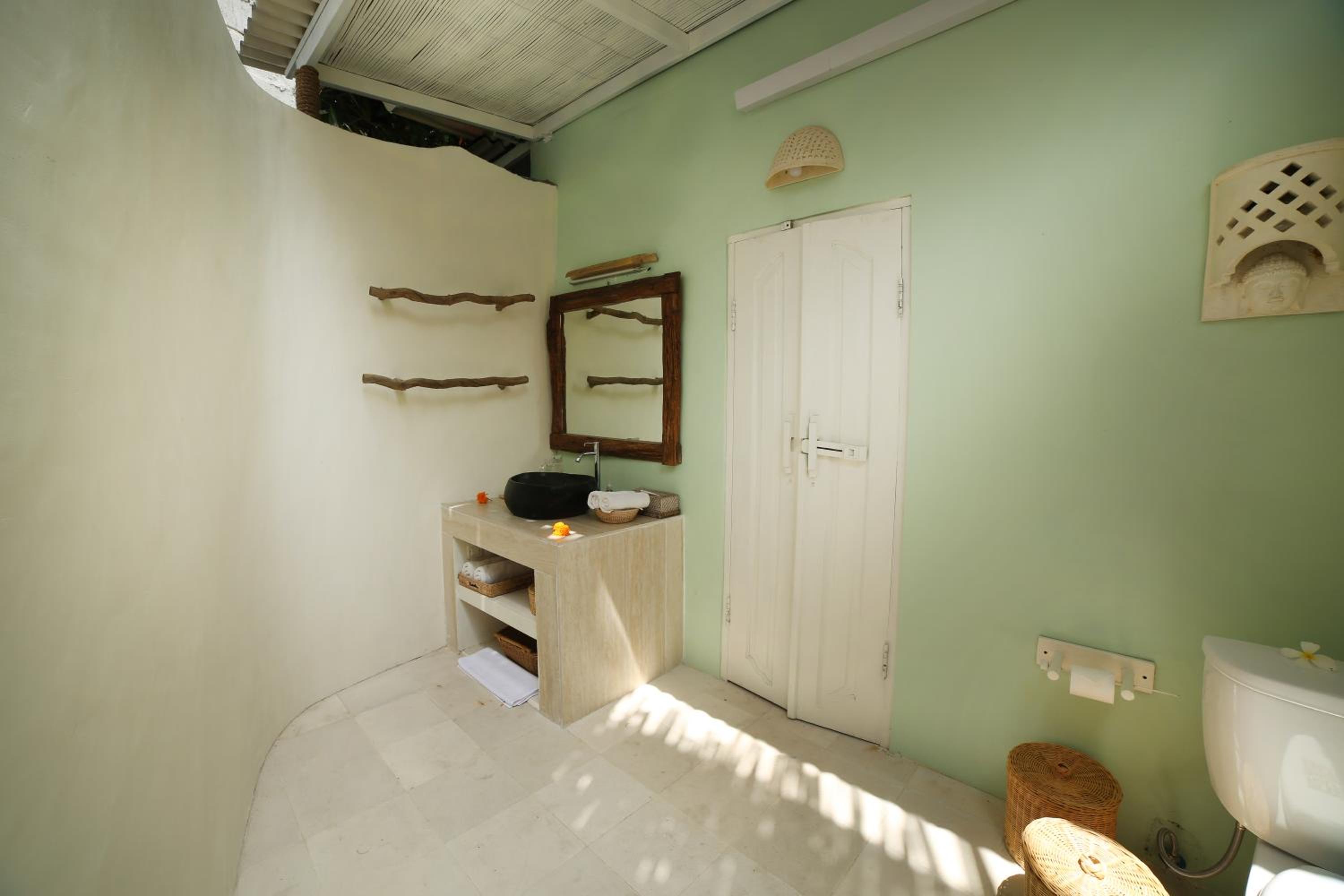 Deluxe Double Room with Balcony - Photo 2