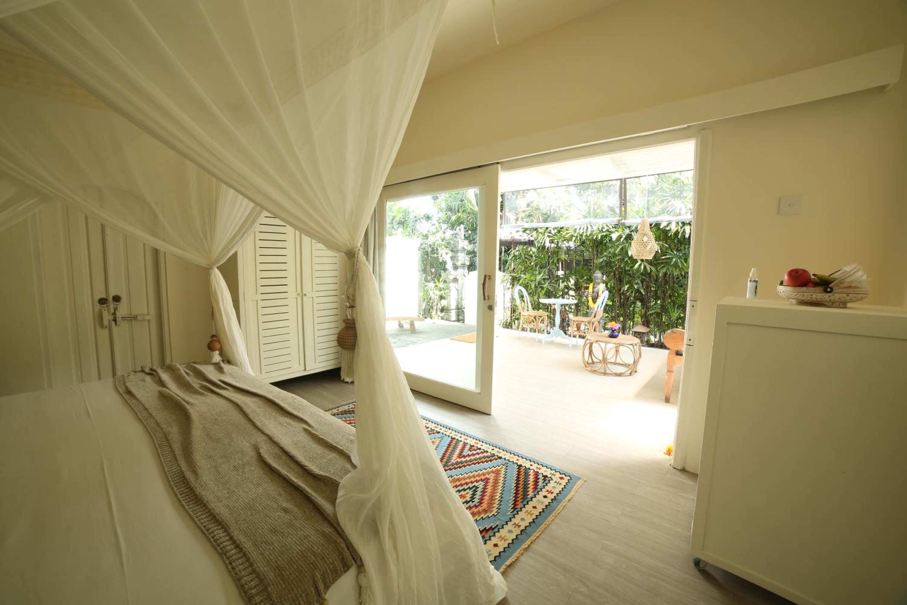Deluxe Double Room with Balcony - Photo 5