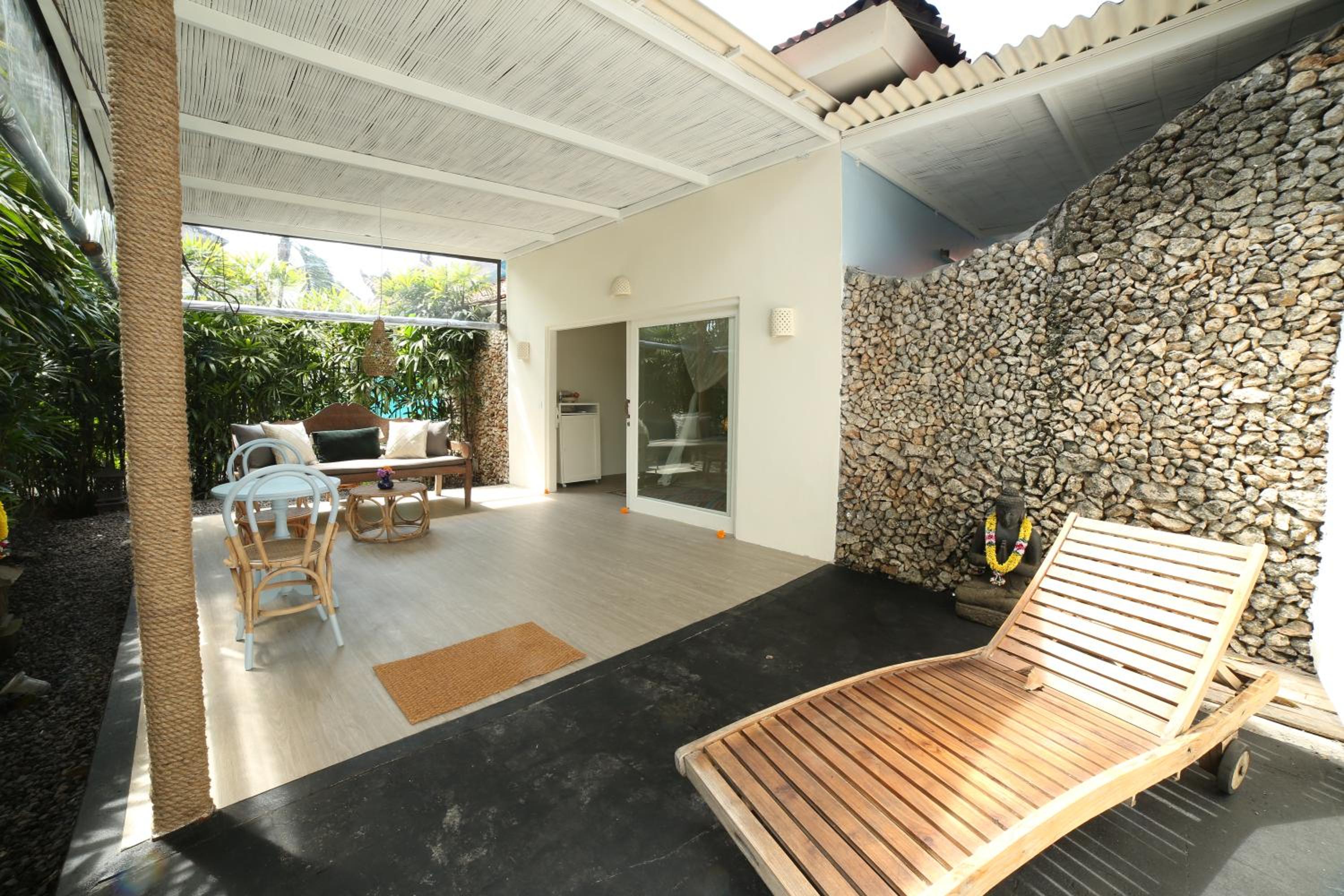 Deluxe Double Room with Balcony - Photo 6