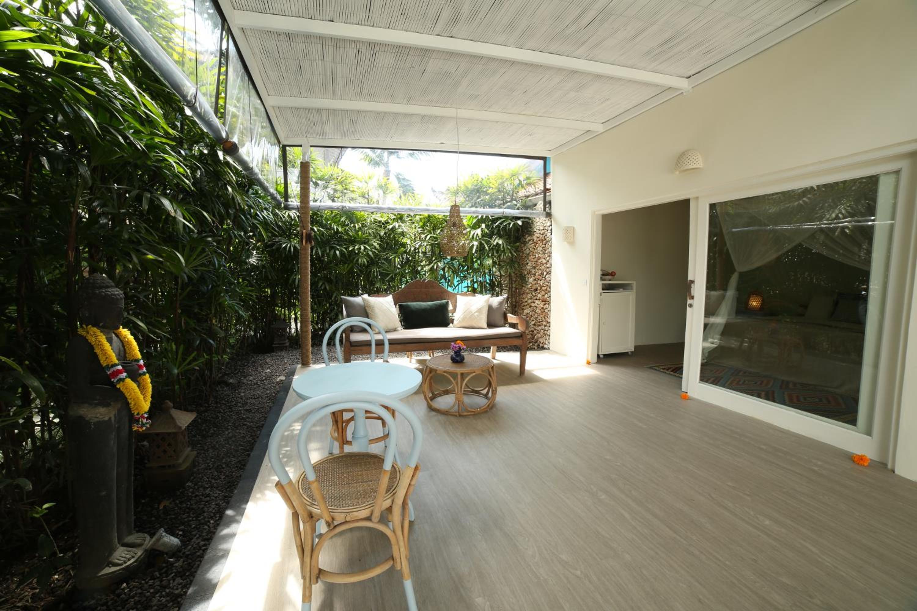 Deluxe Double Room with Balcony - Photo 7