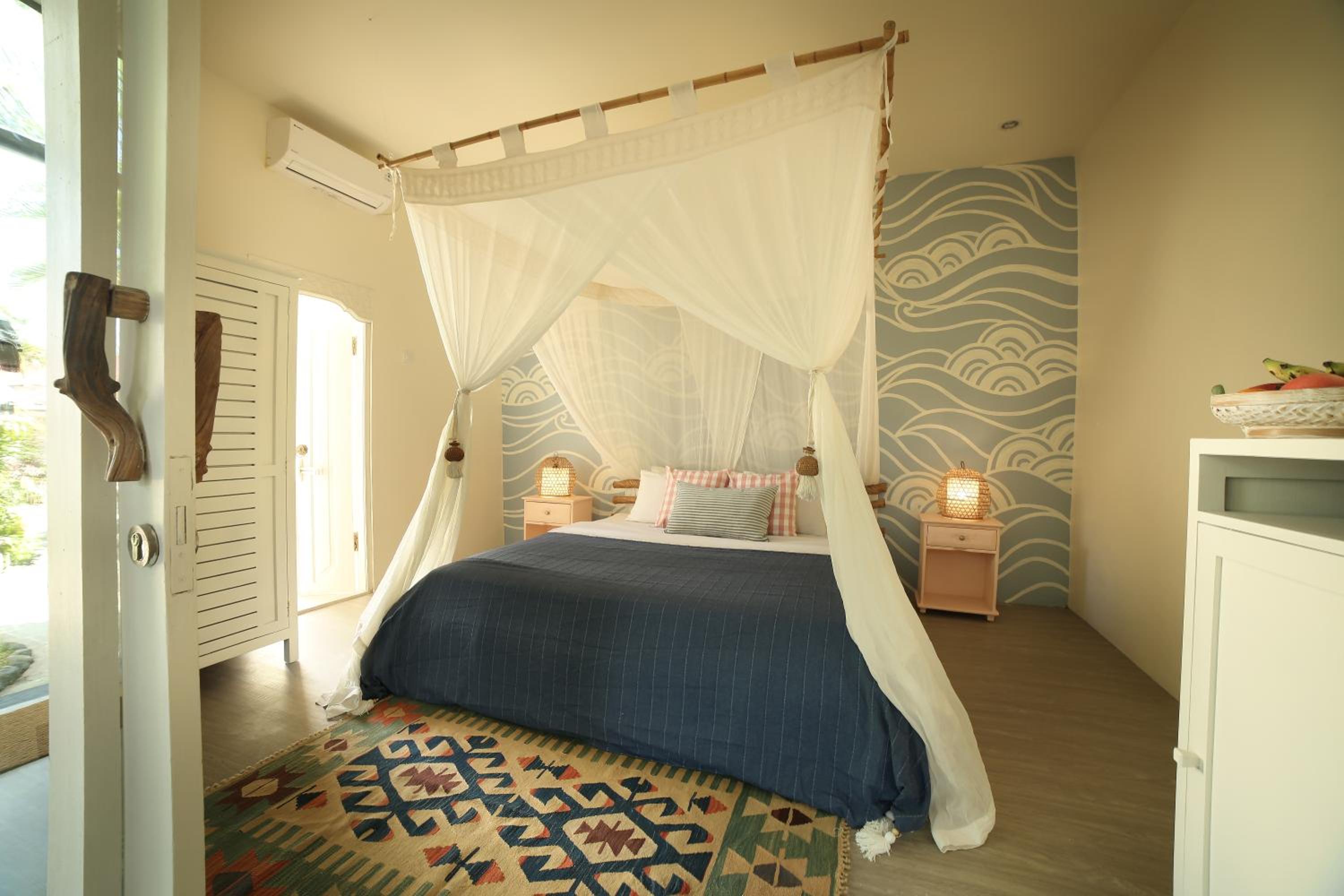 Deluxe Double Room with Balcony - Photo 14