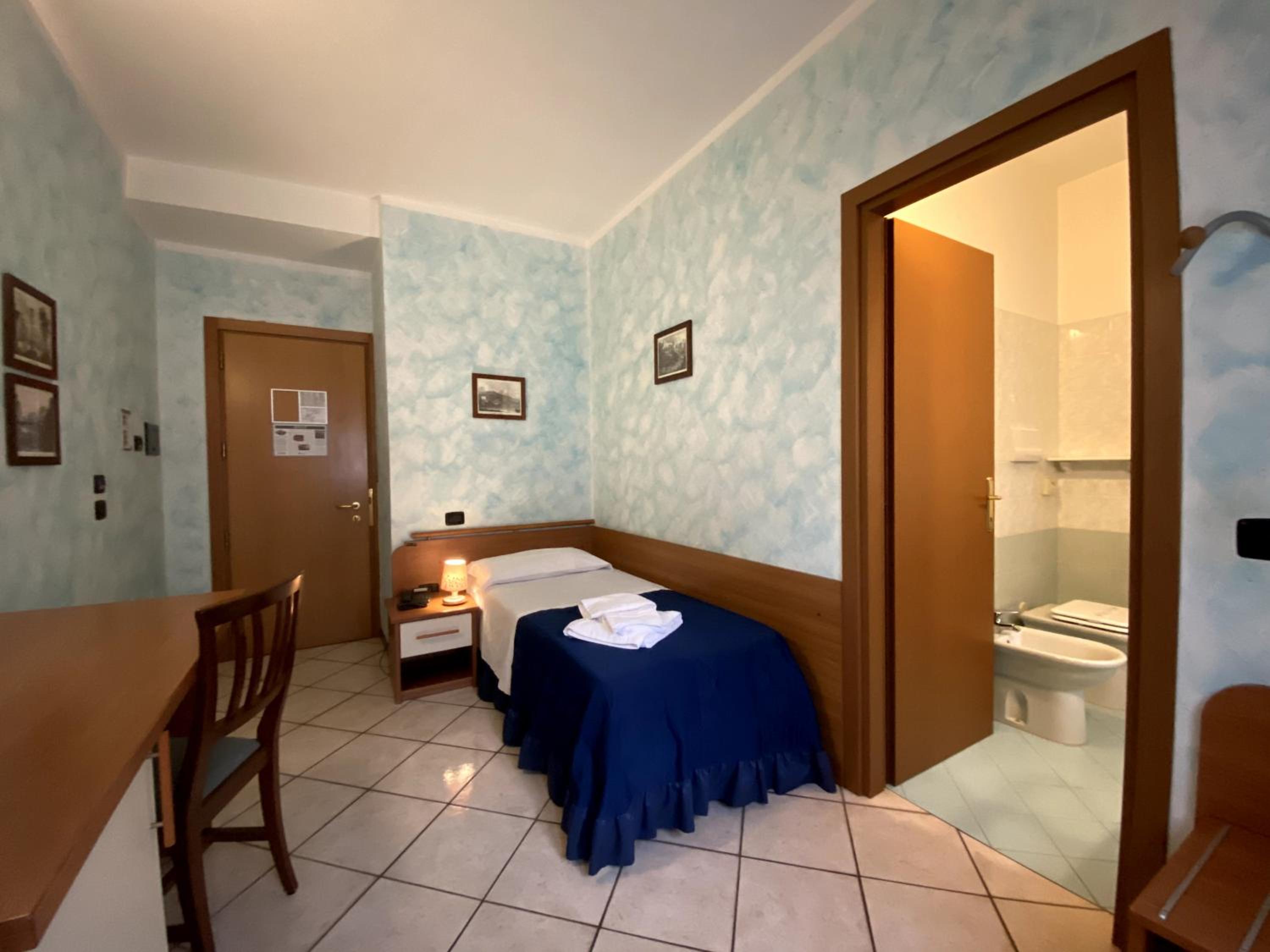 Standard Single Room photo 3