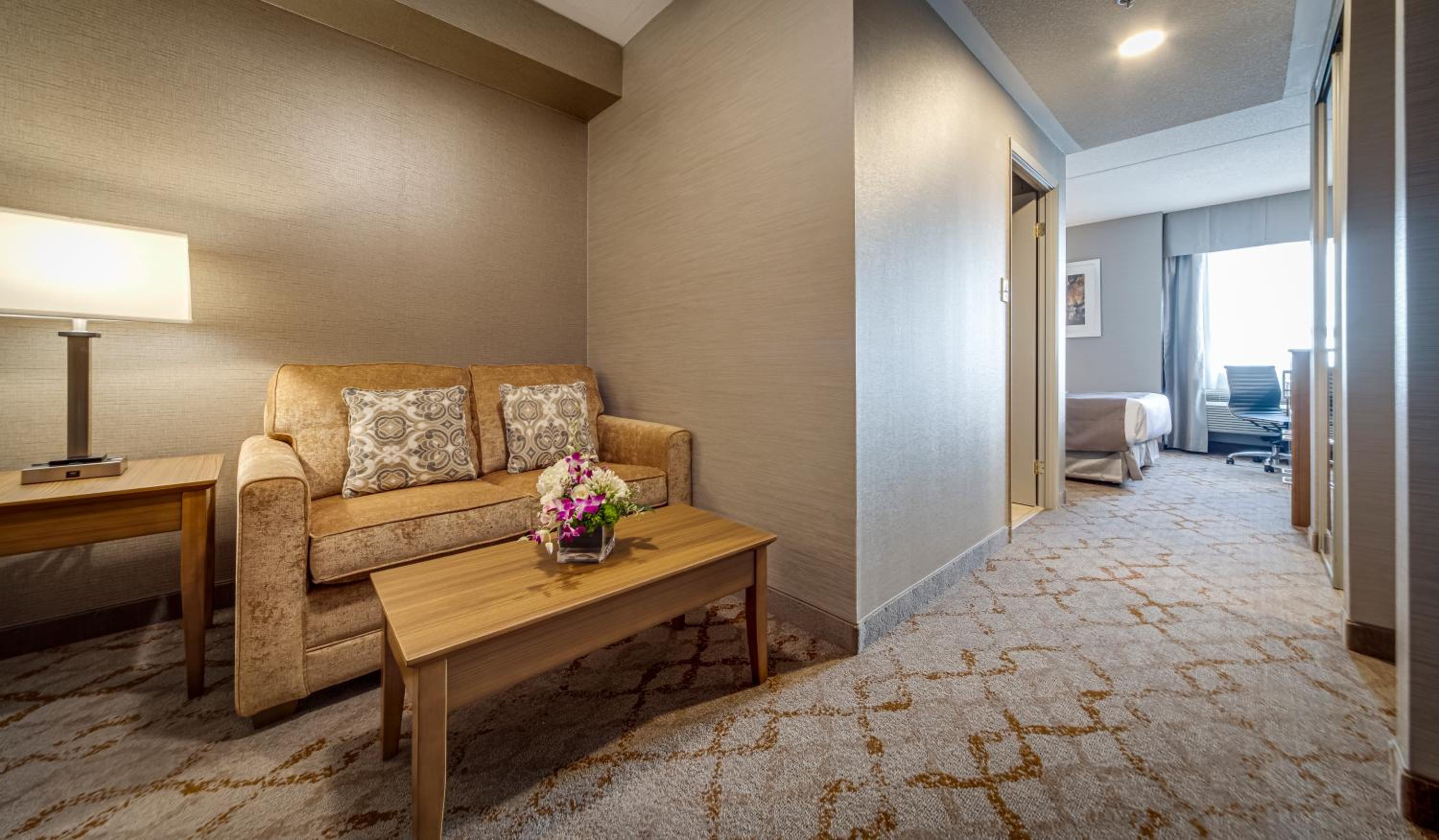 Queen Suite with Sofa Bed - Photo 4