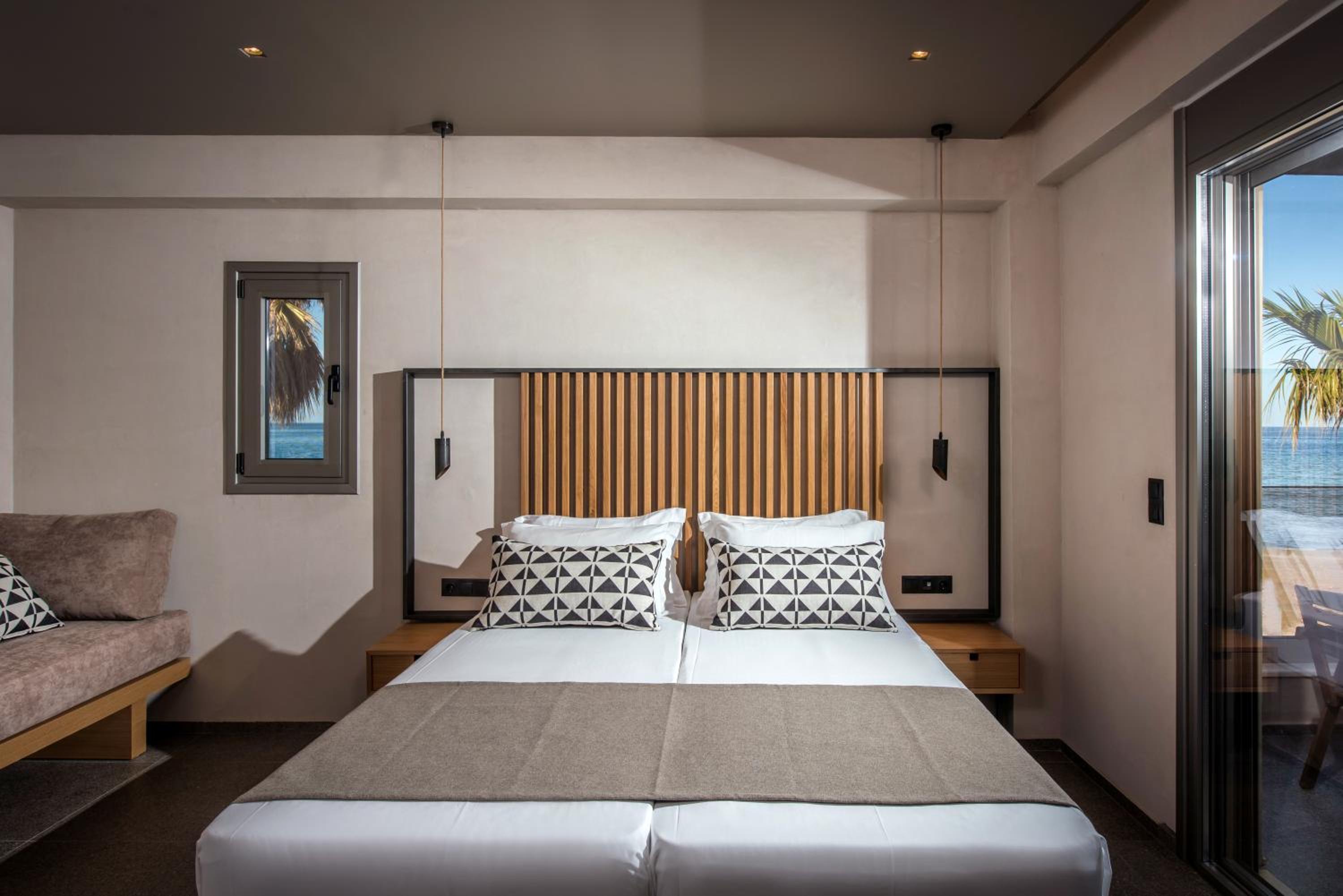 Deluxe Triple Room with Sea View and Jacuzzi