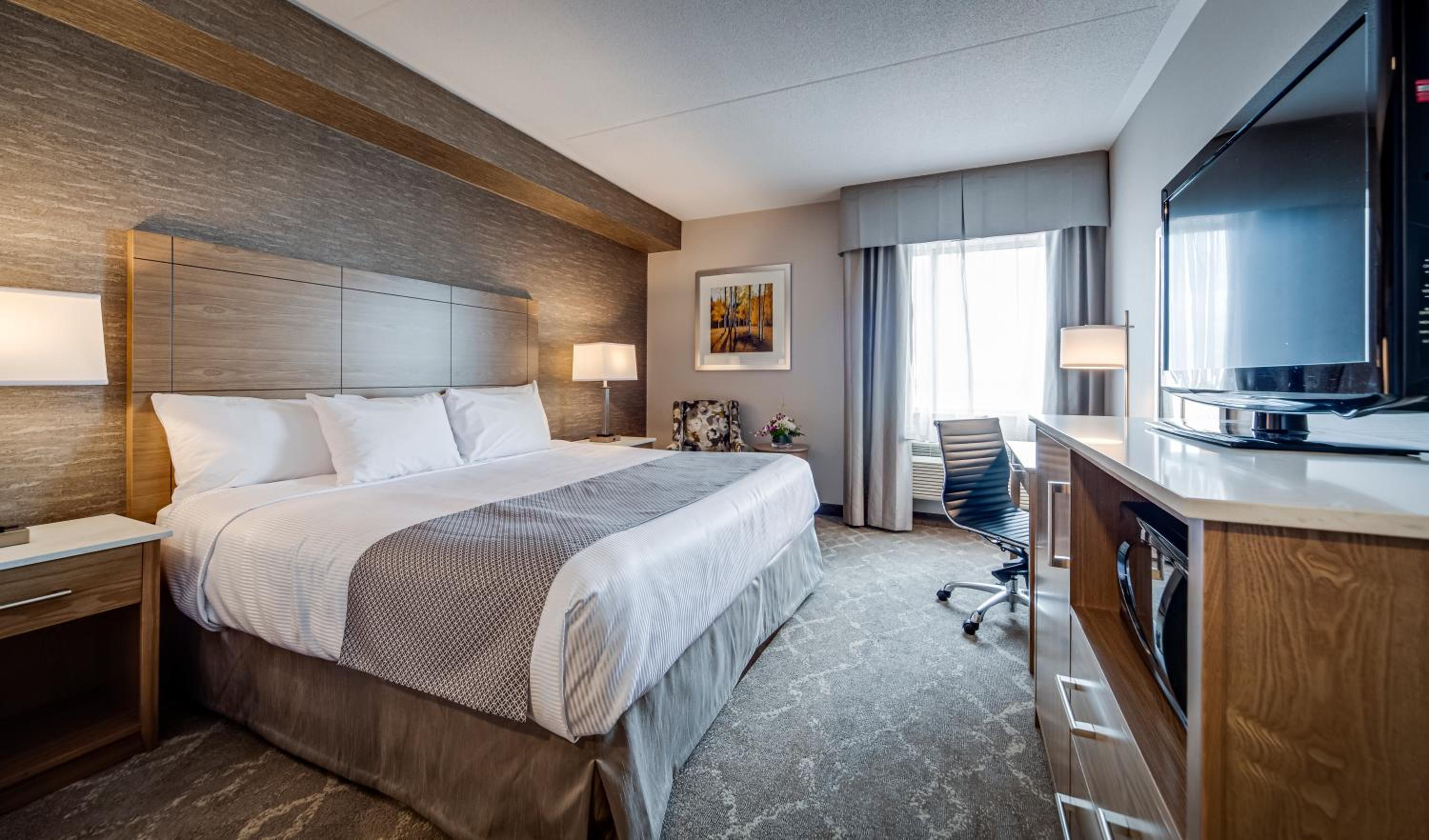 Standard room with 1 king bed - Photo 4