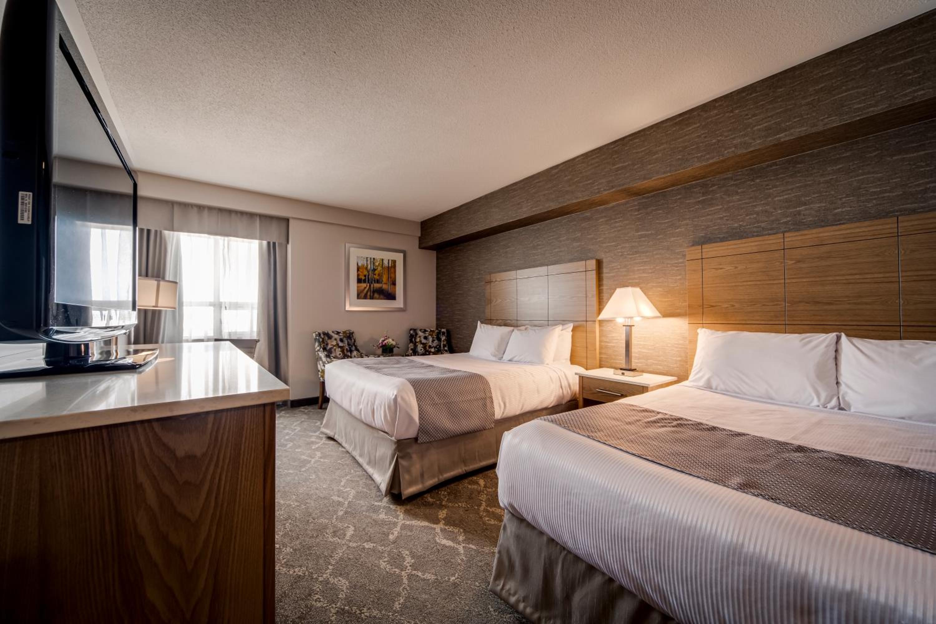 Standard Room with Two Queen Beds - Photo 3