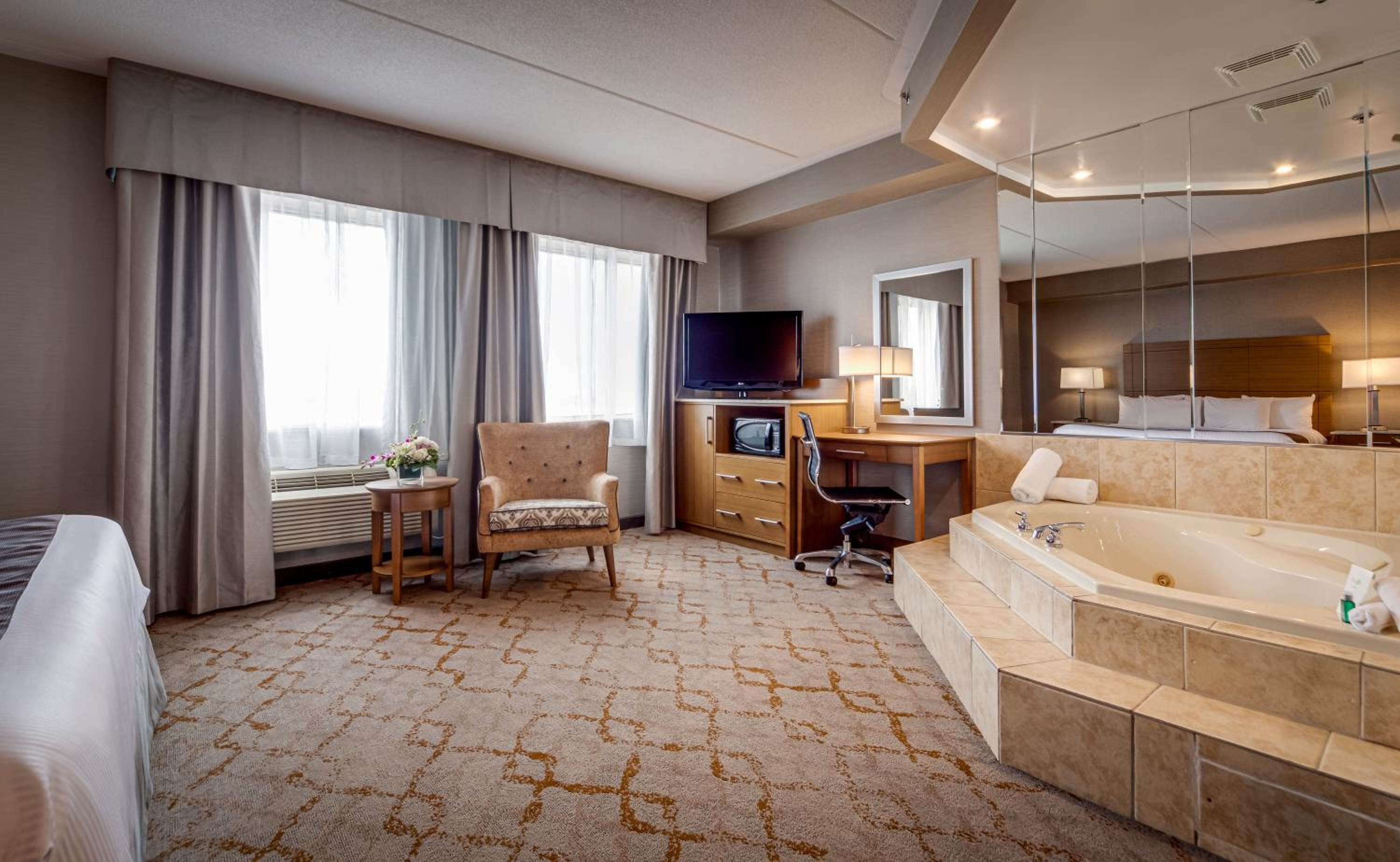 King Suite with Jetted Tub - Photo 8