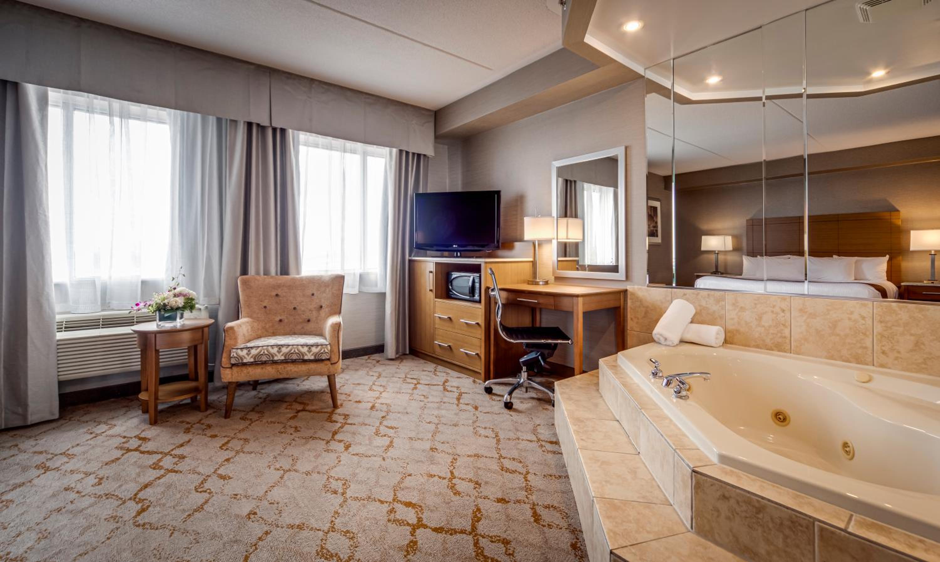King Suite with Jetted Tub - Photo 4