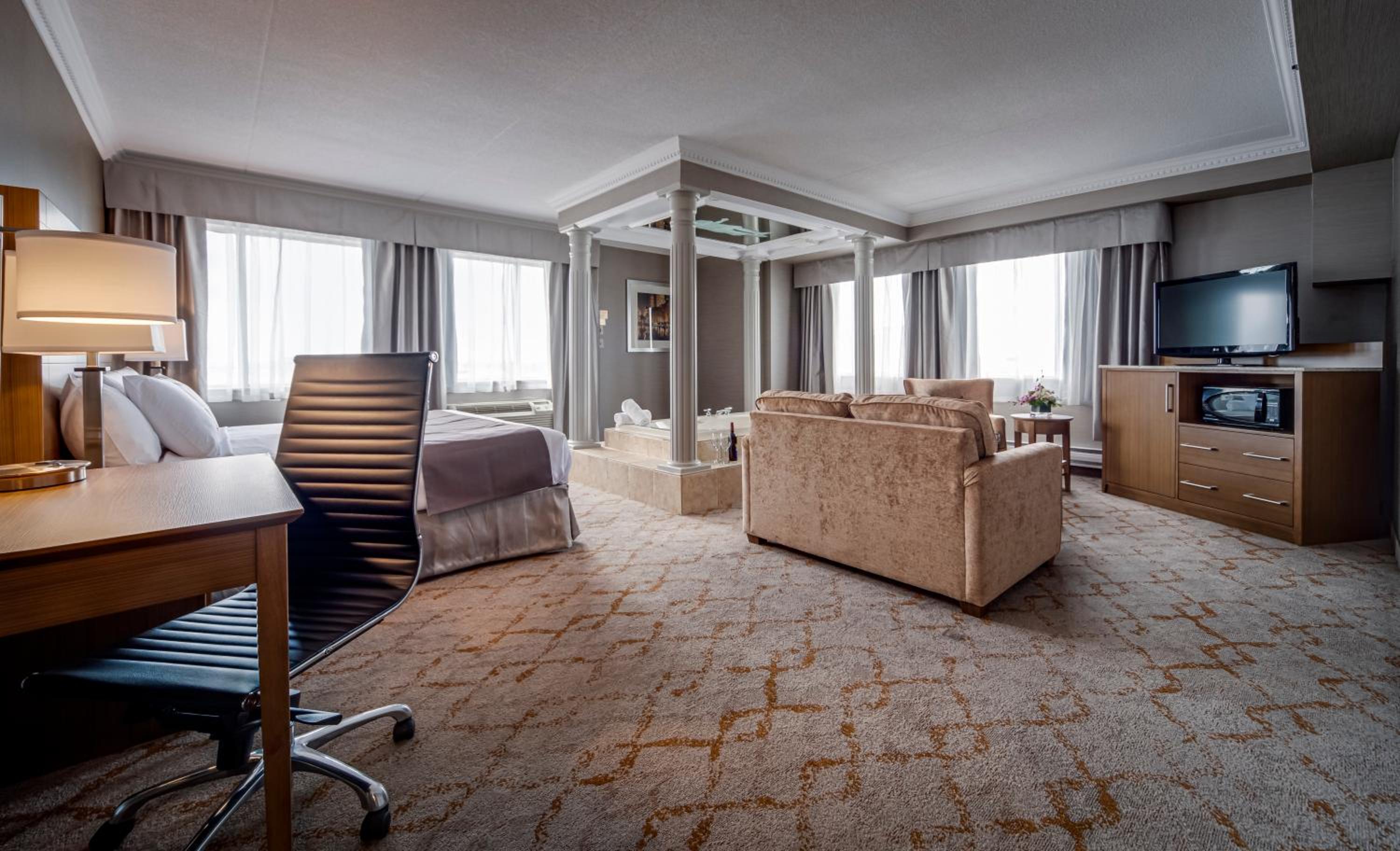 Luxury King Suite with Jetted Tub - Photo 3